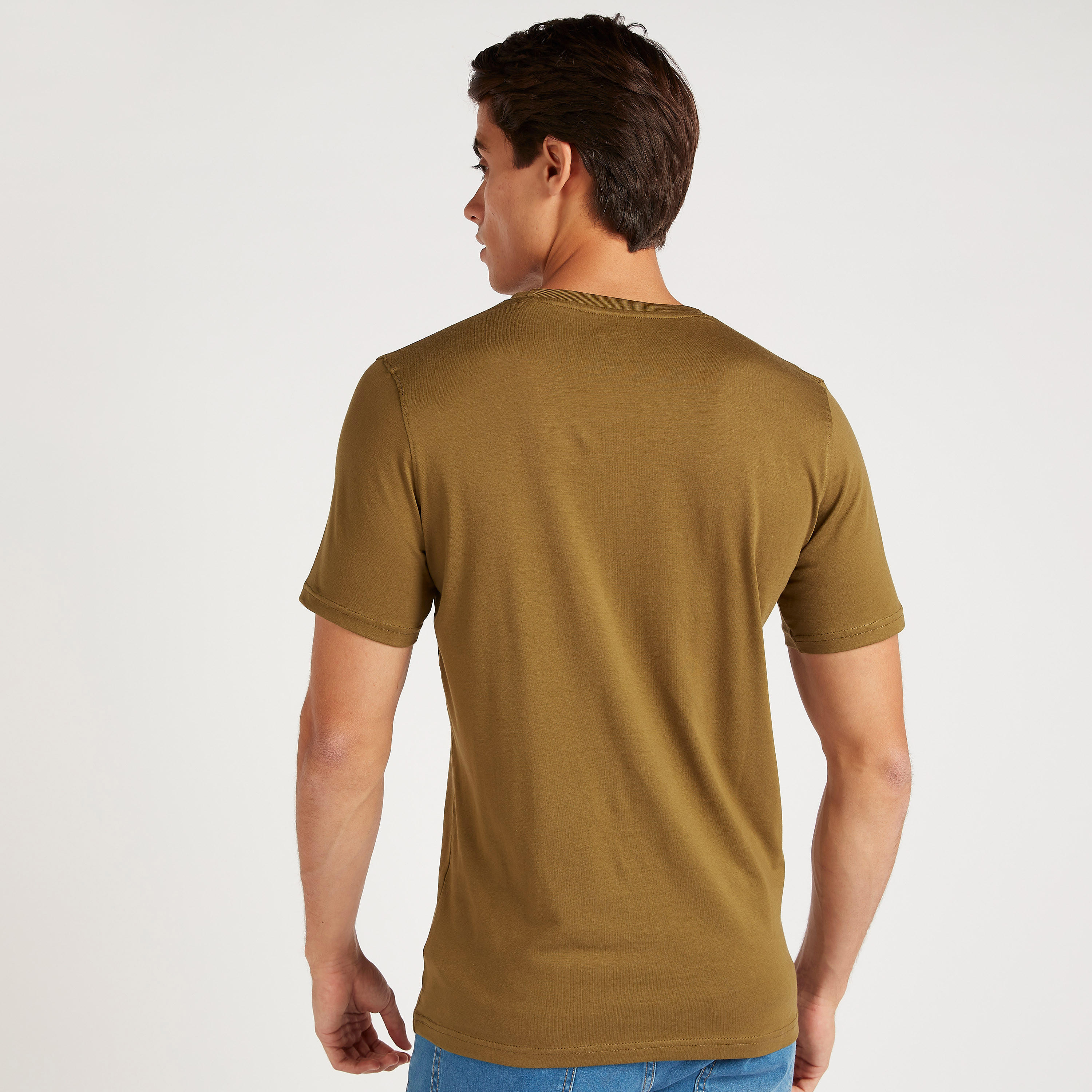 تيشيرت بياقة ضيّقة وأكمام قصيرة وطبعات-men-clothing-tshirtsandpolos-tshirts-image-4