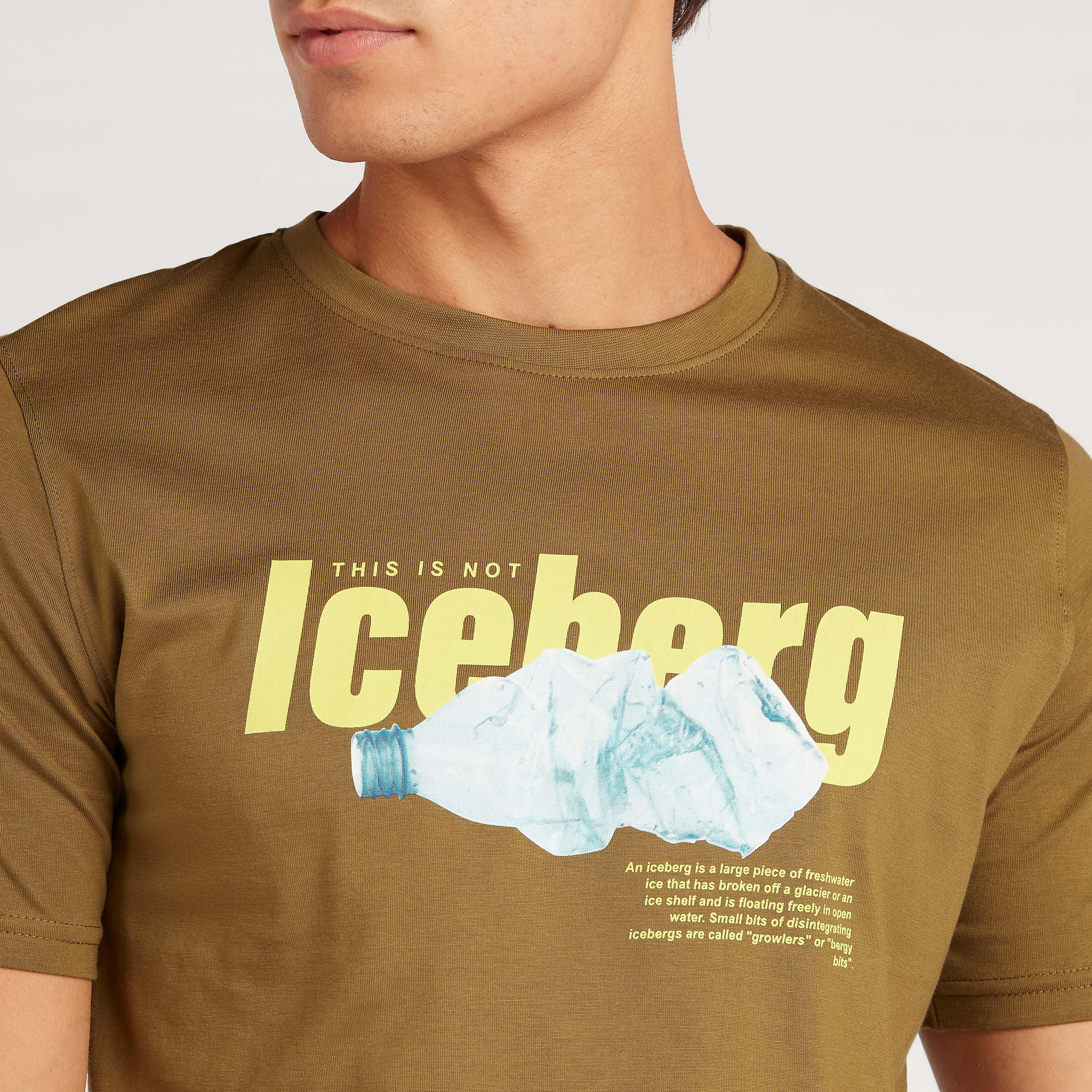 تيشيرت بياقة ضيّقة وأكمام قصيرة وطبعات-men-clothing-tshirtsandpolos-tshirts-image-5