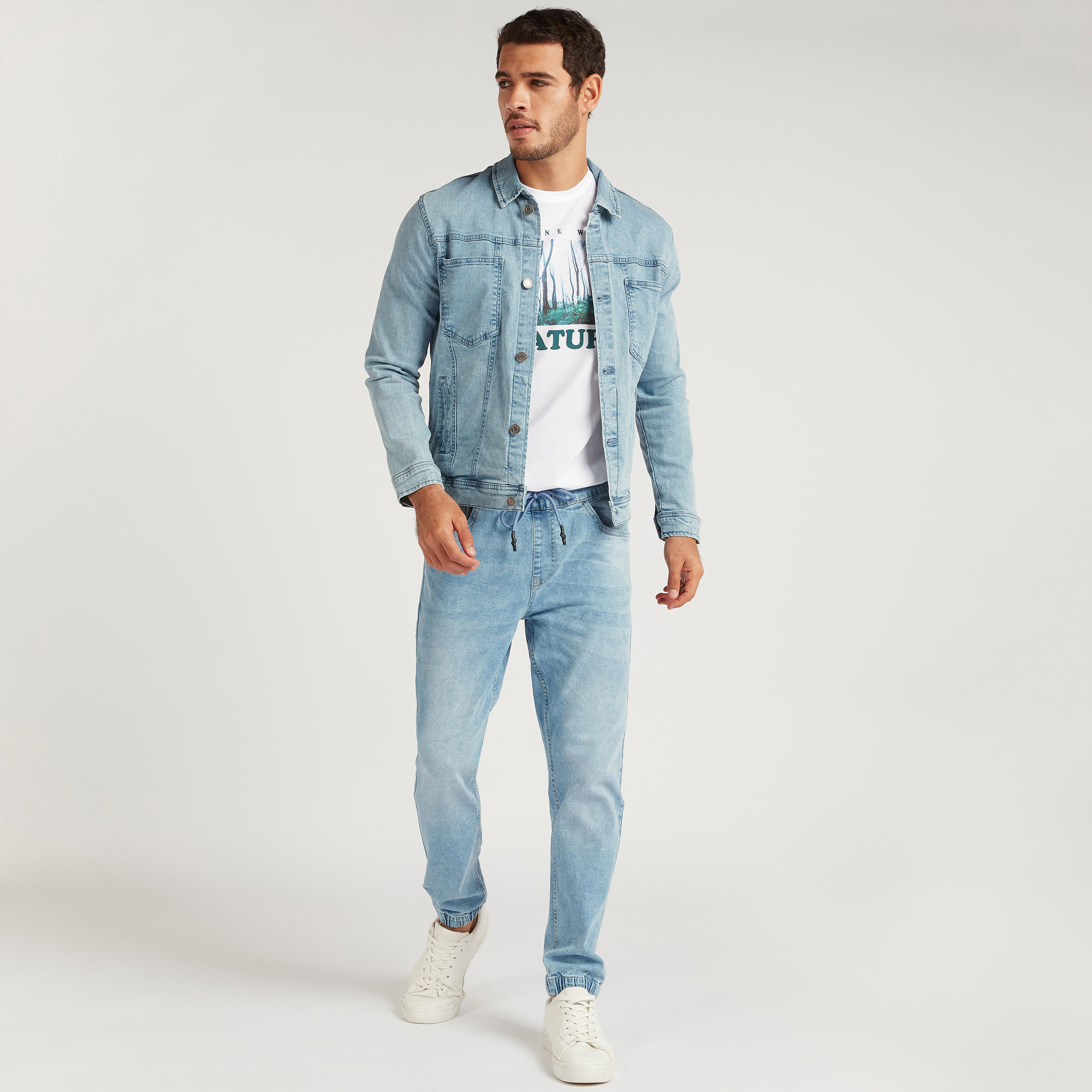 تيشيرت بياقة ضيّقة وأكمام قصيرة وطبعات-men-clothing-tshirtsandpolos-tshirts-image-2