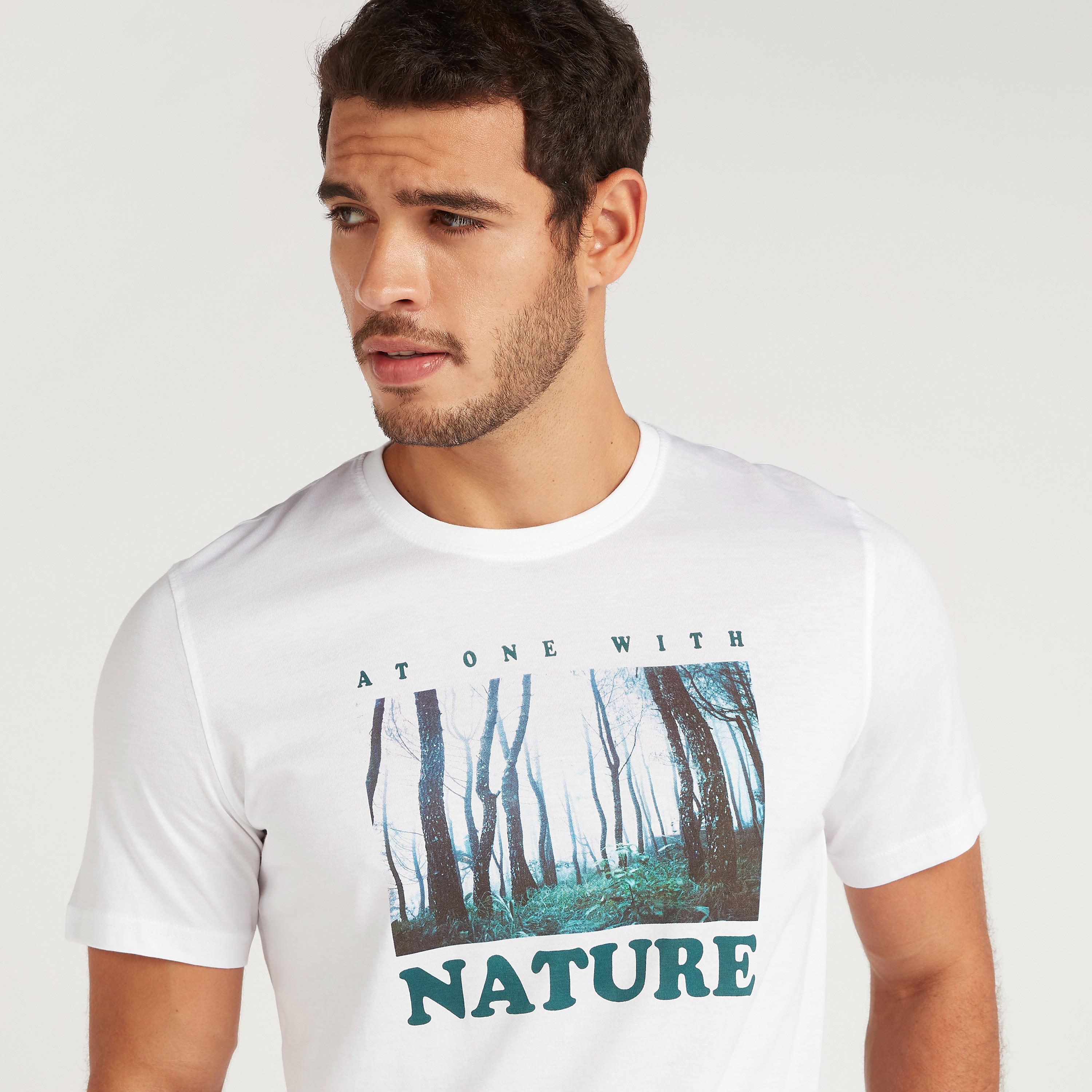 تيشيرت بياقة ضيّقة وأكمام قصيرة وطبعات-men-clothing-tshirtsandpolos-tshirts-image-3
