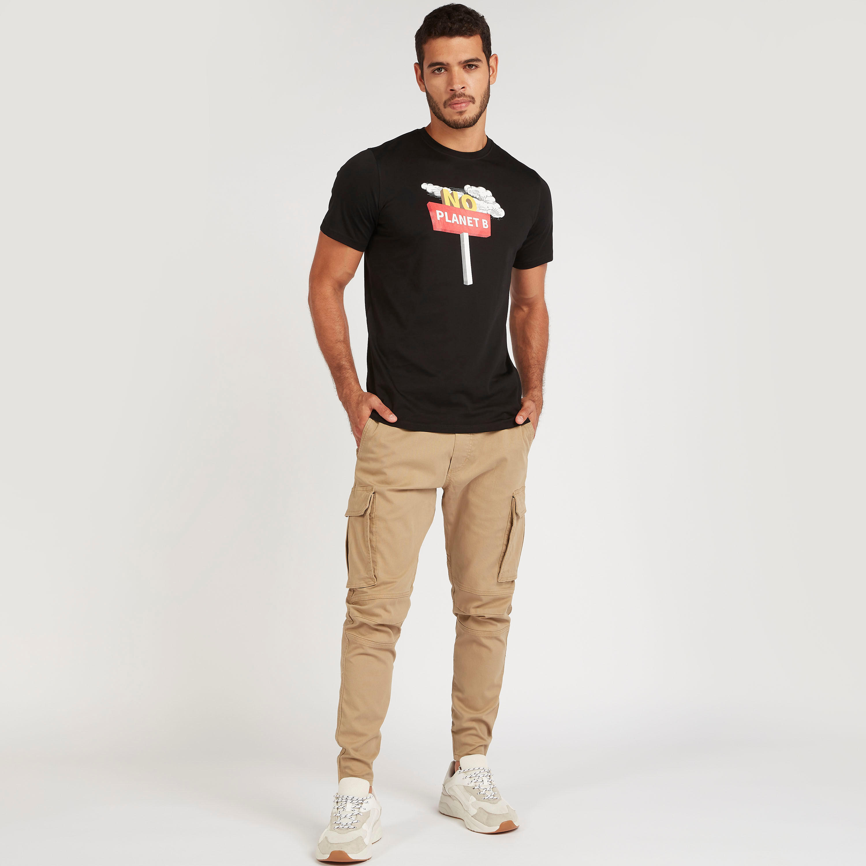 تيشيرت بياقة ضيّقة وأكمام قصيرة وطبعات-men-clothing-tshirtsandpolos-tshirts-image-2