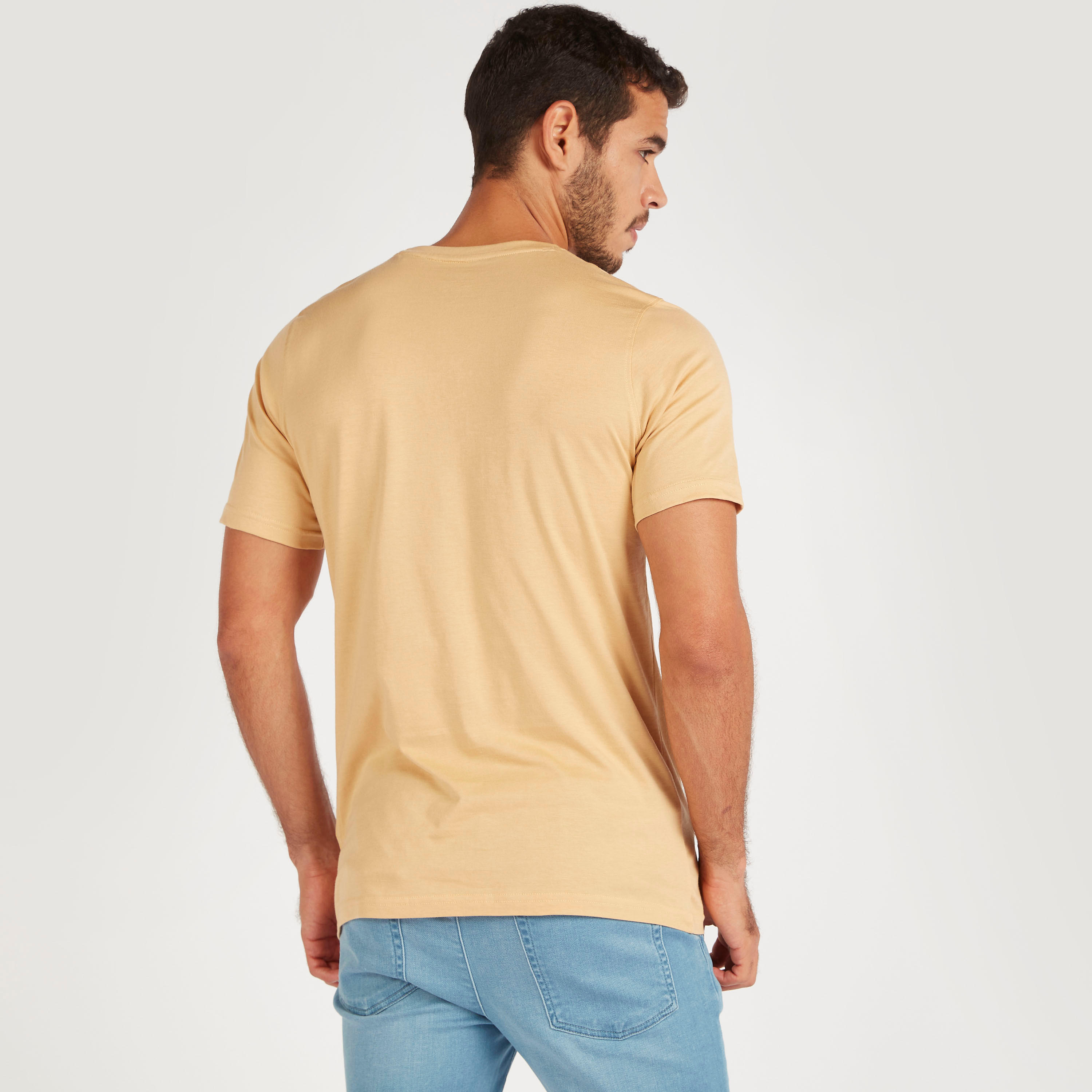تيشيرت بياقة ضيّقة وأكمام قصيرة وطبعات-men-clothing-tshirtsandpolos-tshirts-image-4