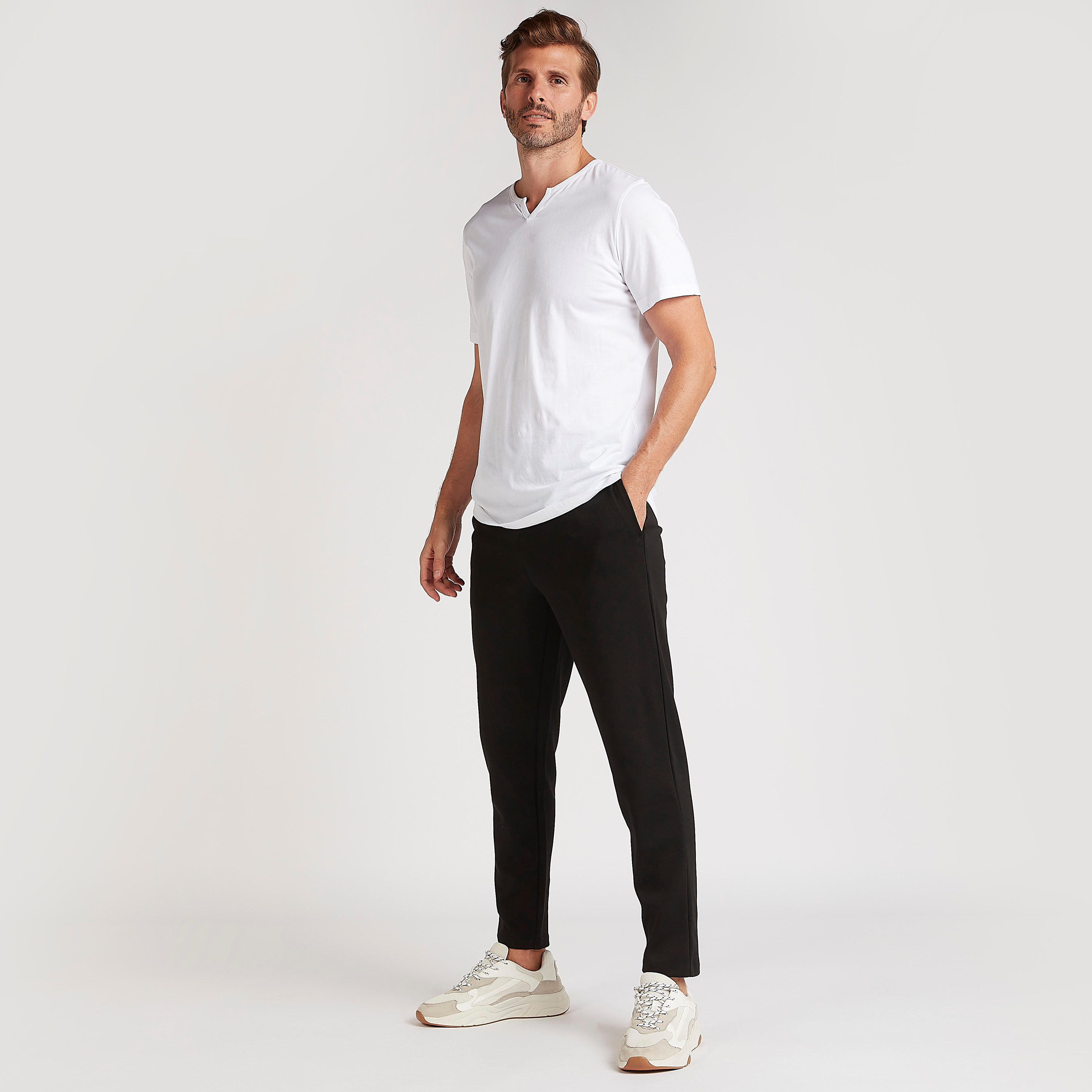 بنطلون سادة بخصر فليكسي وجيوب-men-clothing-bottoms-trousersandchinos-trousers-image-3