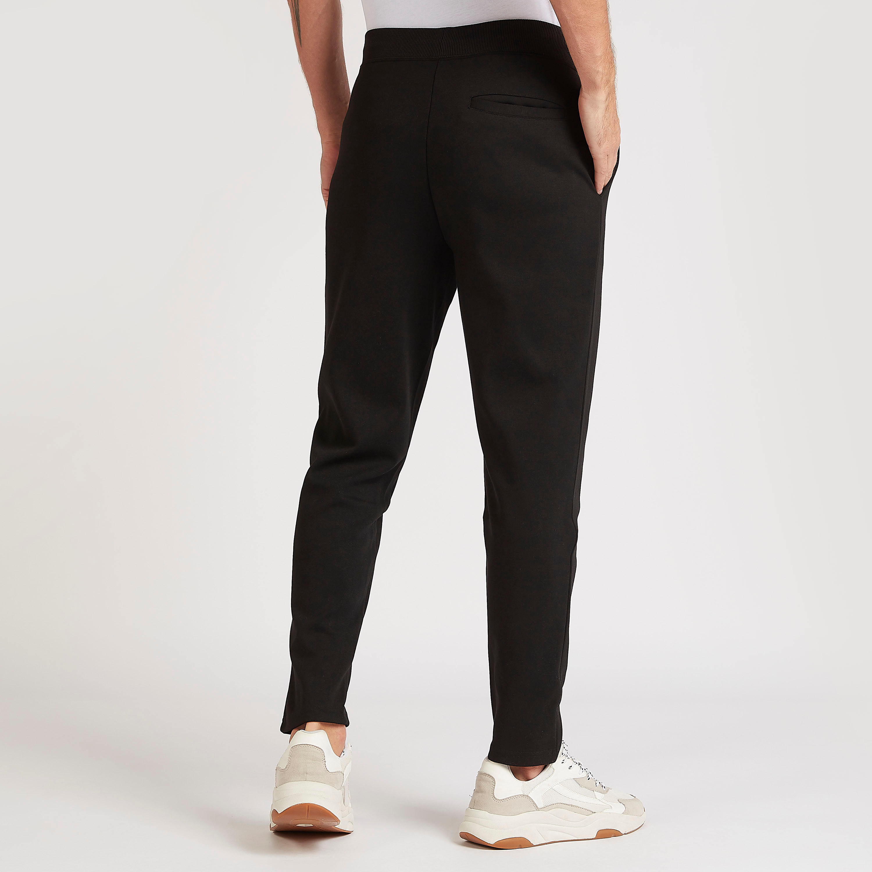 بنطلون سادة بخصر فليكسي وجيوب-men-clothing-bottoms-trousersandchinos-trousers-image-1