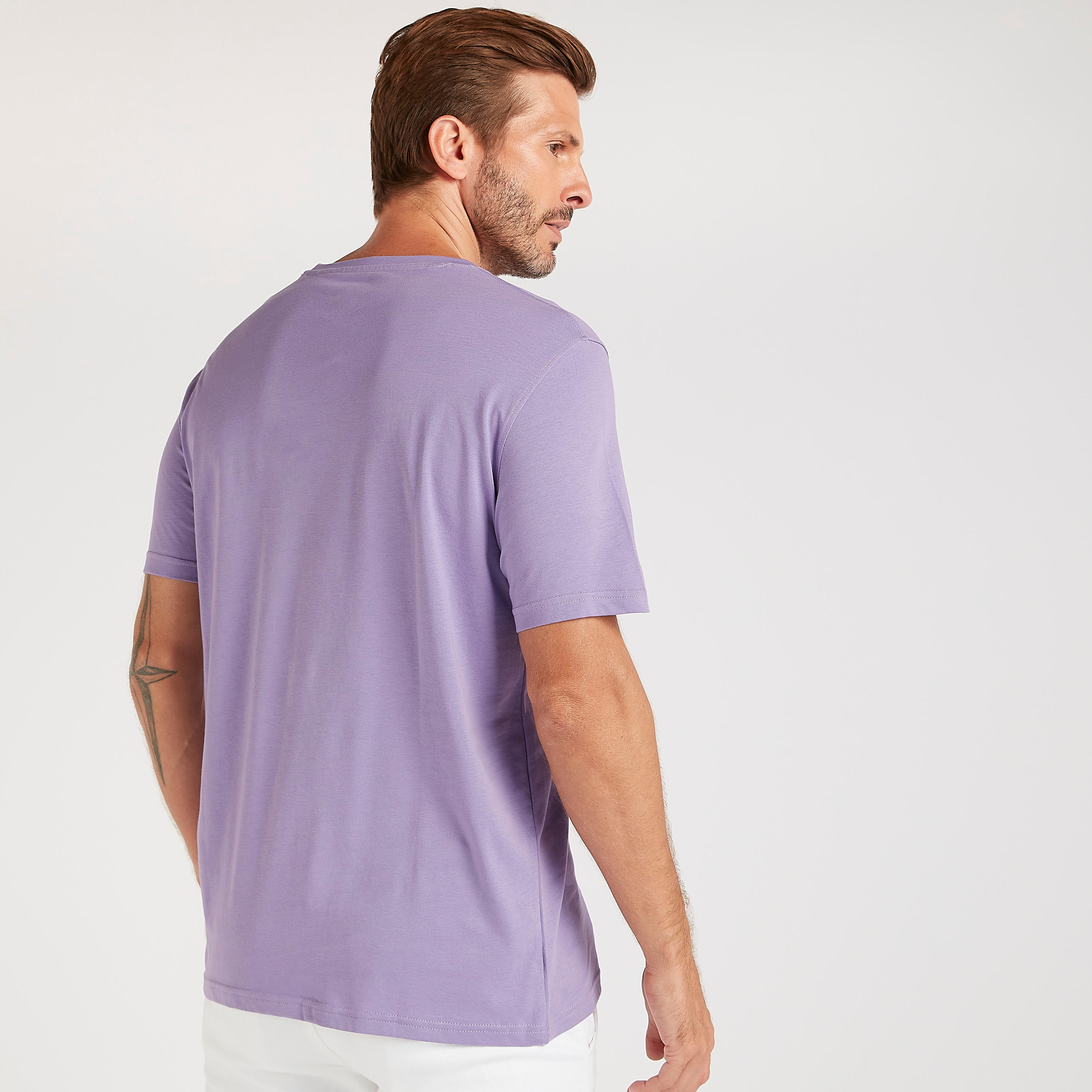 تيشيرت سادة بياقة ضيّقة وأكمام قصيرة-men-clothing-tshirtsandpolos-tshirts-image-1