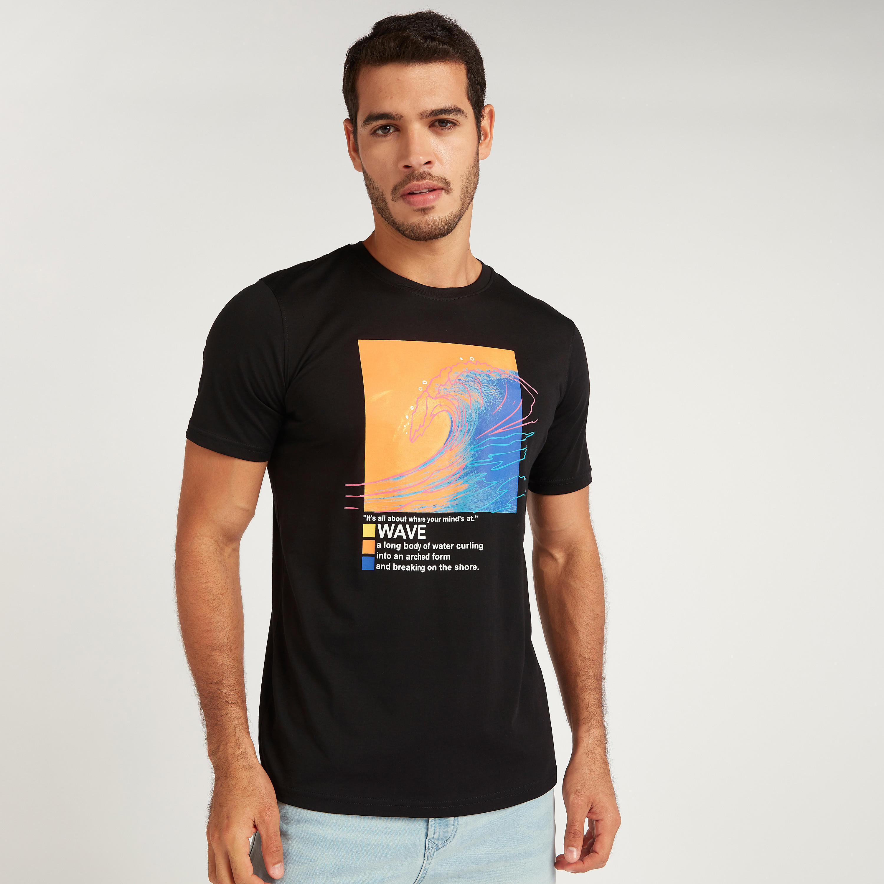 تيشيرت بياقة ضيّقة وأكمام قصيرة وطبعات-men-clothing-tshirtsandpolos-tshirts-image-6