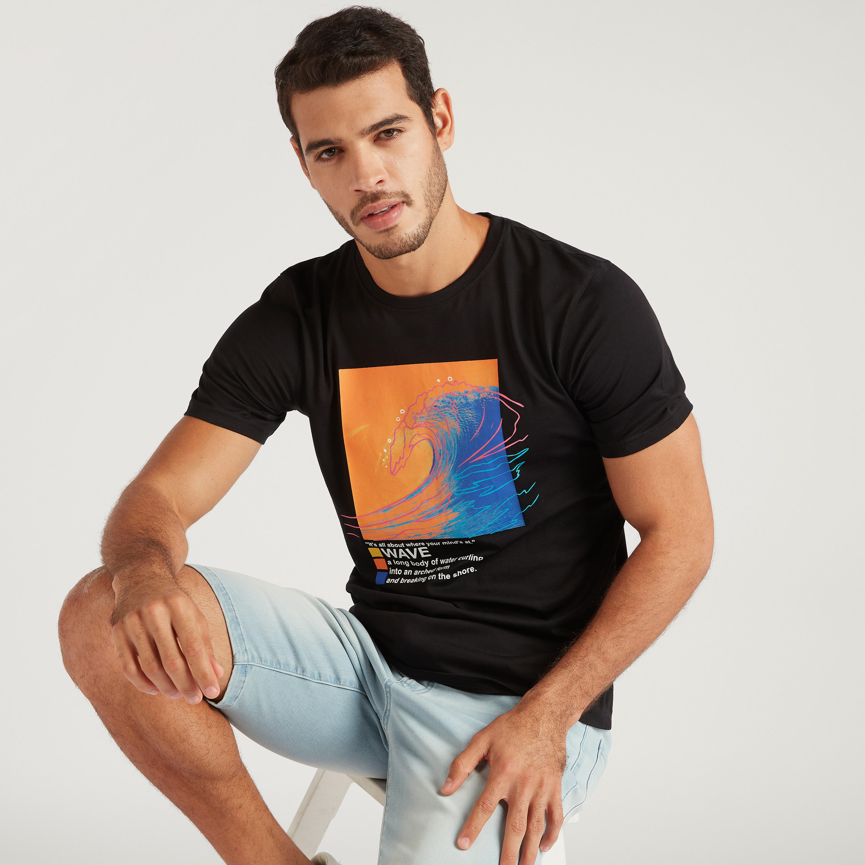تيشيرت بياقة ضيّقة وأكمام قصيرة وطبعات-men-clothing-tshirtsandpolos-tshirts-image-5