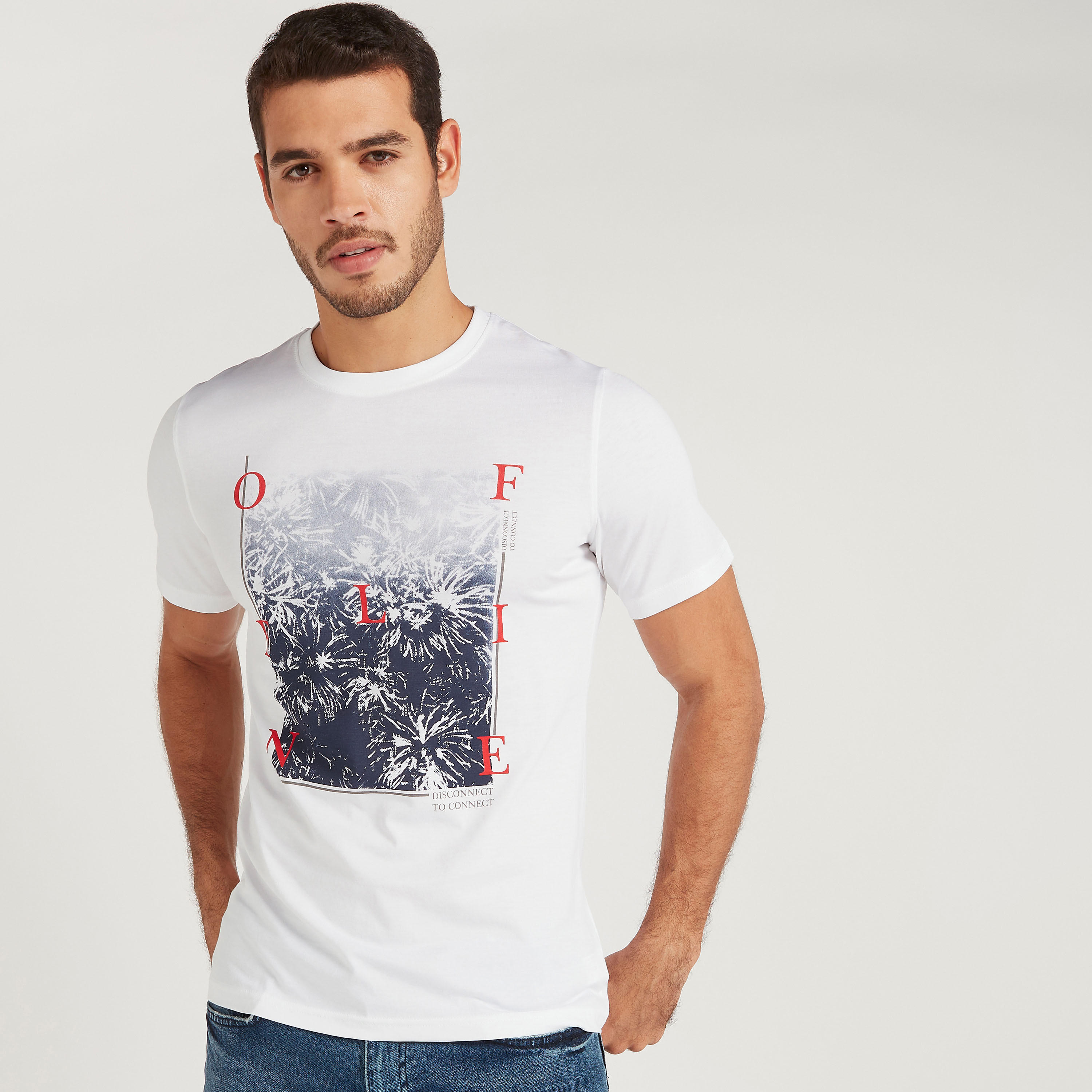 تيشيرت بياقة ضيّقة وأكمام قصيرة وطبعات-men-clothing-tshirtsandpolos-tshirts-image-1