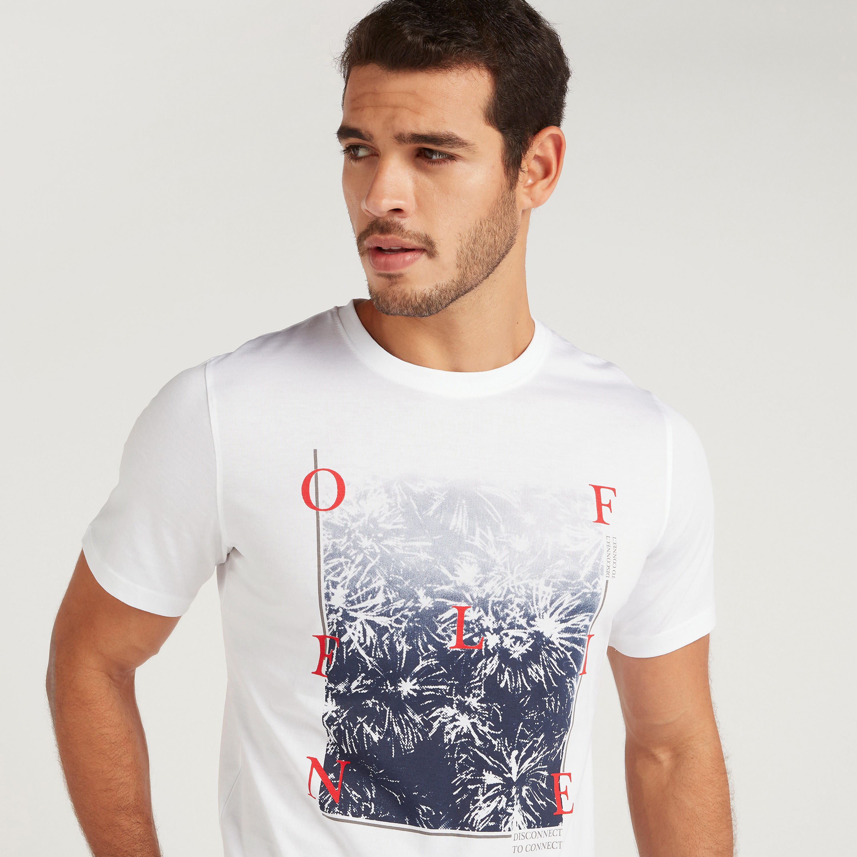 تيشيرت بياقة ضيّقة وأكمام قصيرة وطبعات-men-clothing-tshirtsandpolos-tshirts-image-3