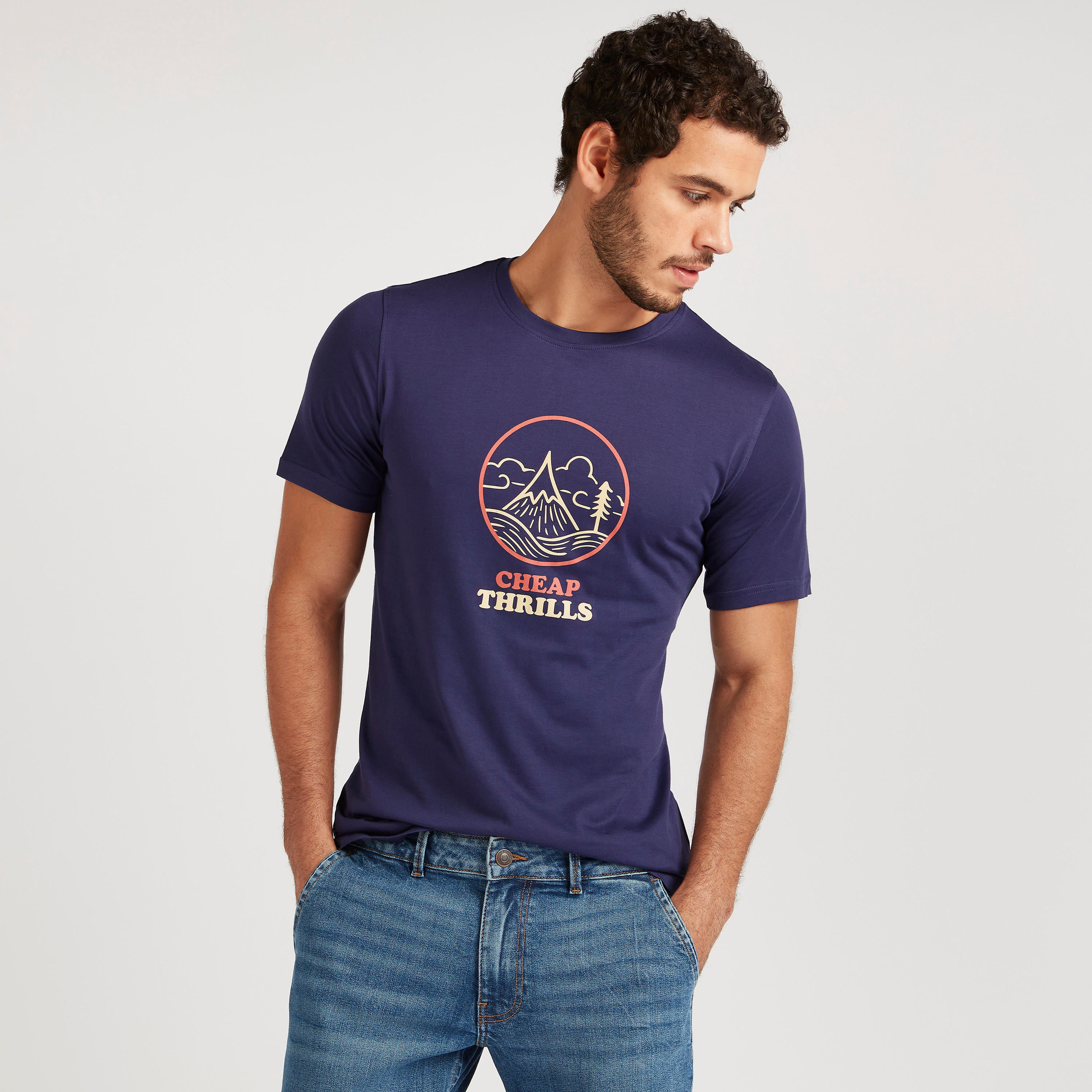 تيشيرت بياقة ضيقة وأكمام قصيرة وطبعات-men-clothing-tshirtsandpolos-tshirts-image-4