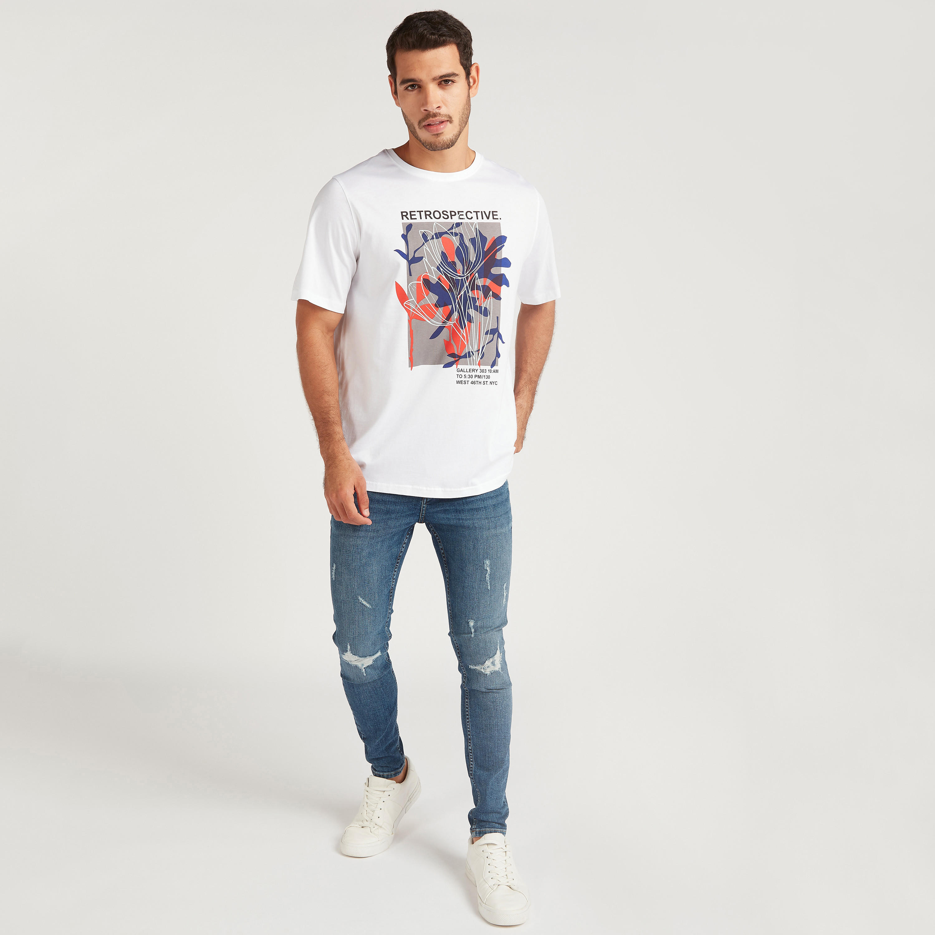 تيشيرت بياقة ضيّقة وأكمام قصيرة وطبعات-men-clothing-tshirtsandpolos-tshirts-image-2