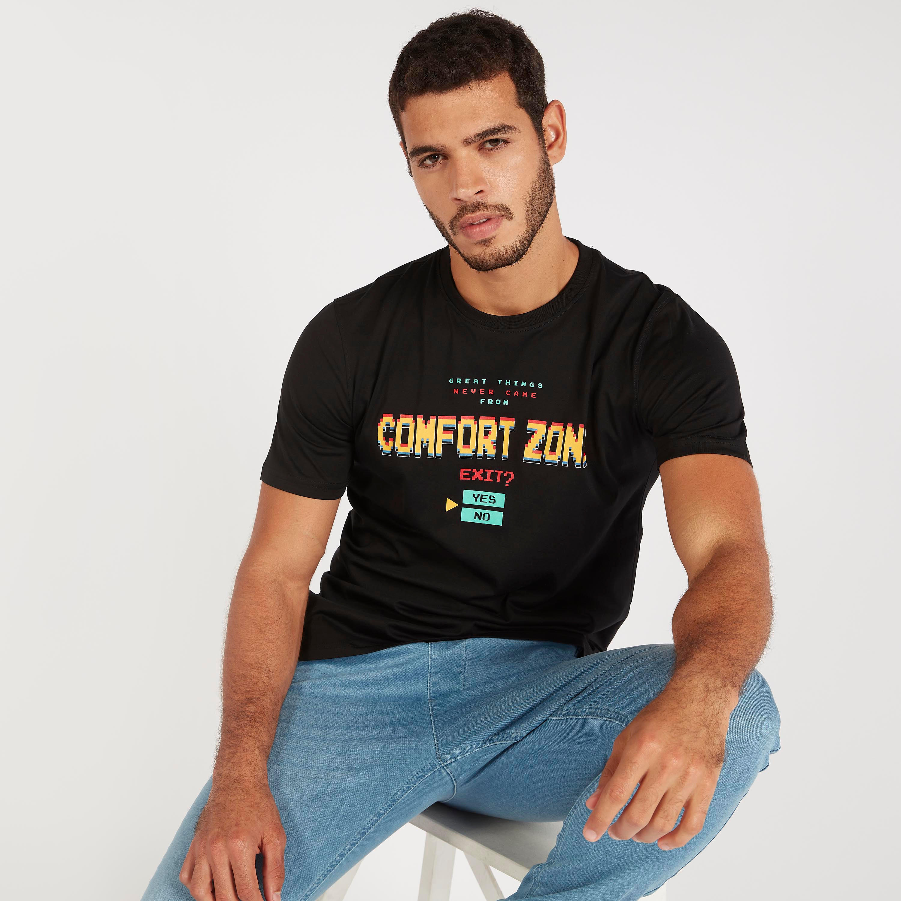 تيشيرت بياقة ضيّقة وأكمام قصيرة وطبعات-men-clothing-tshirtsandpolos-tshirts-image-5