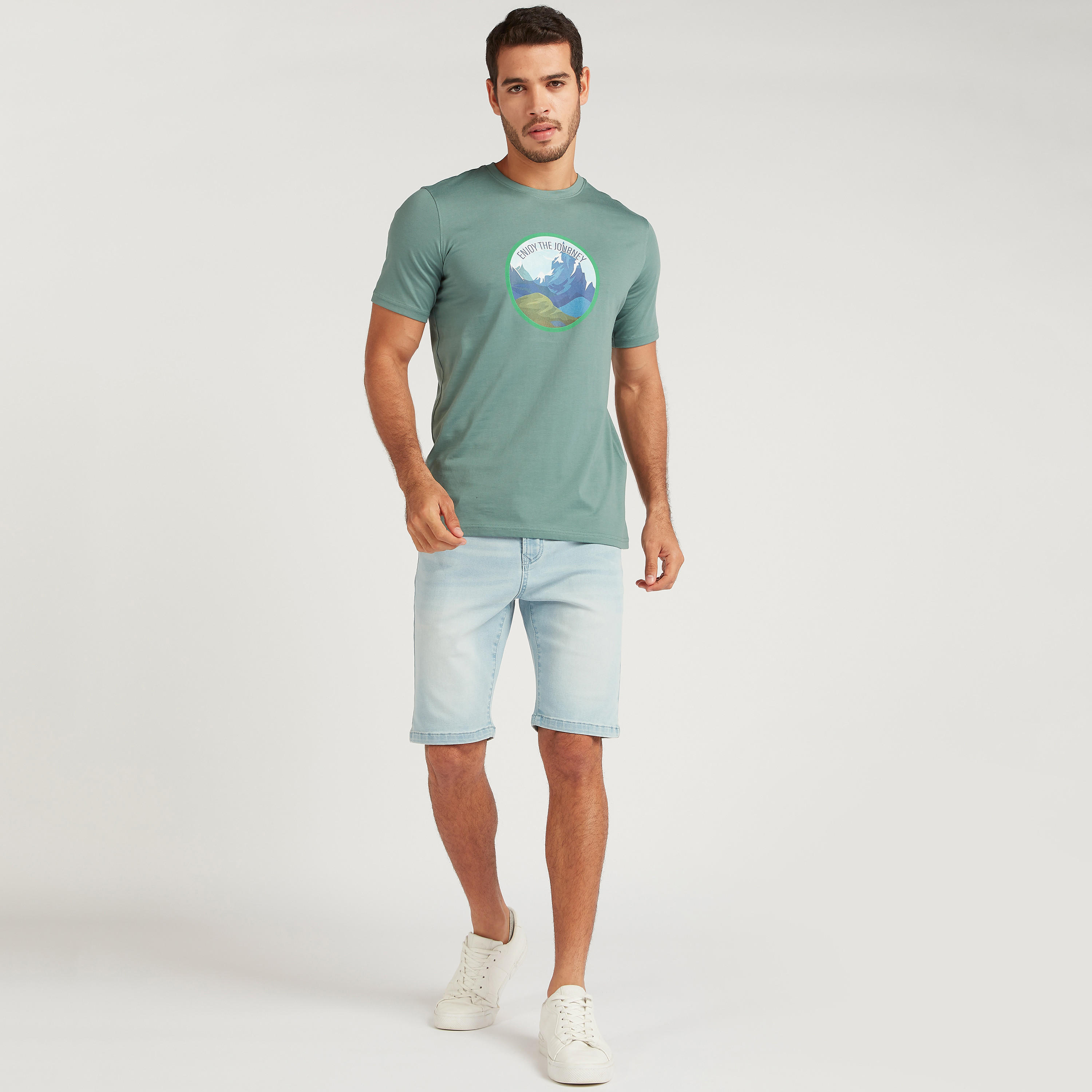 تيشيرت بياقة ضيّقة وأكمام قصيرة وطبعات-men-clothing-tshirtsandpolos-tshirts-image-3