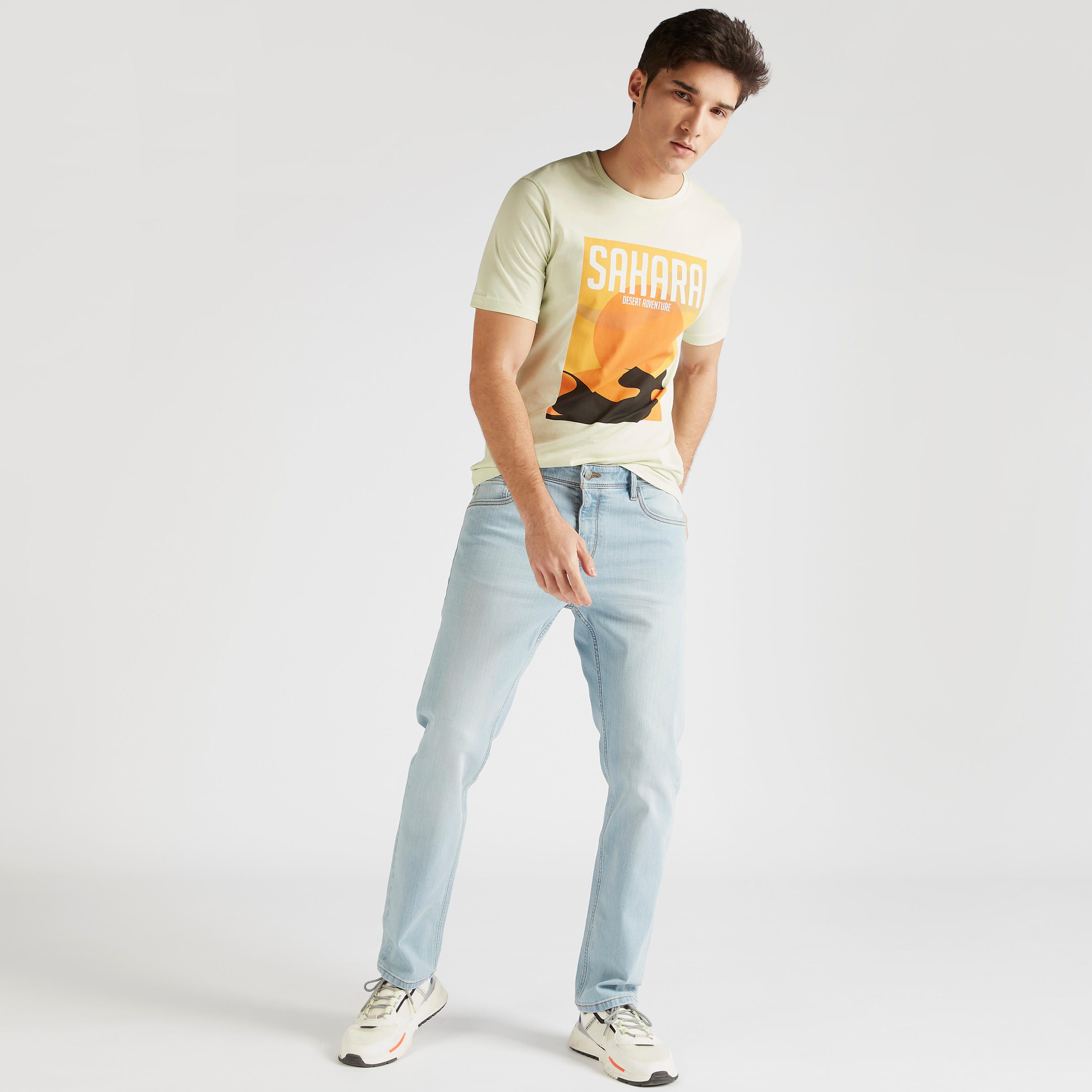 تيشيرت بياقة ضيّقة وأكمام قصيرة وطبعات-men-clothing-tshirtsandpolos-tshirts-image-2