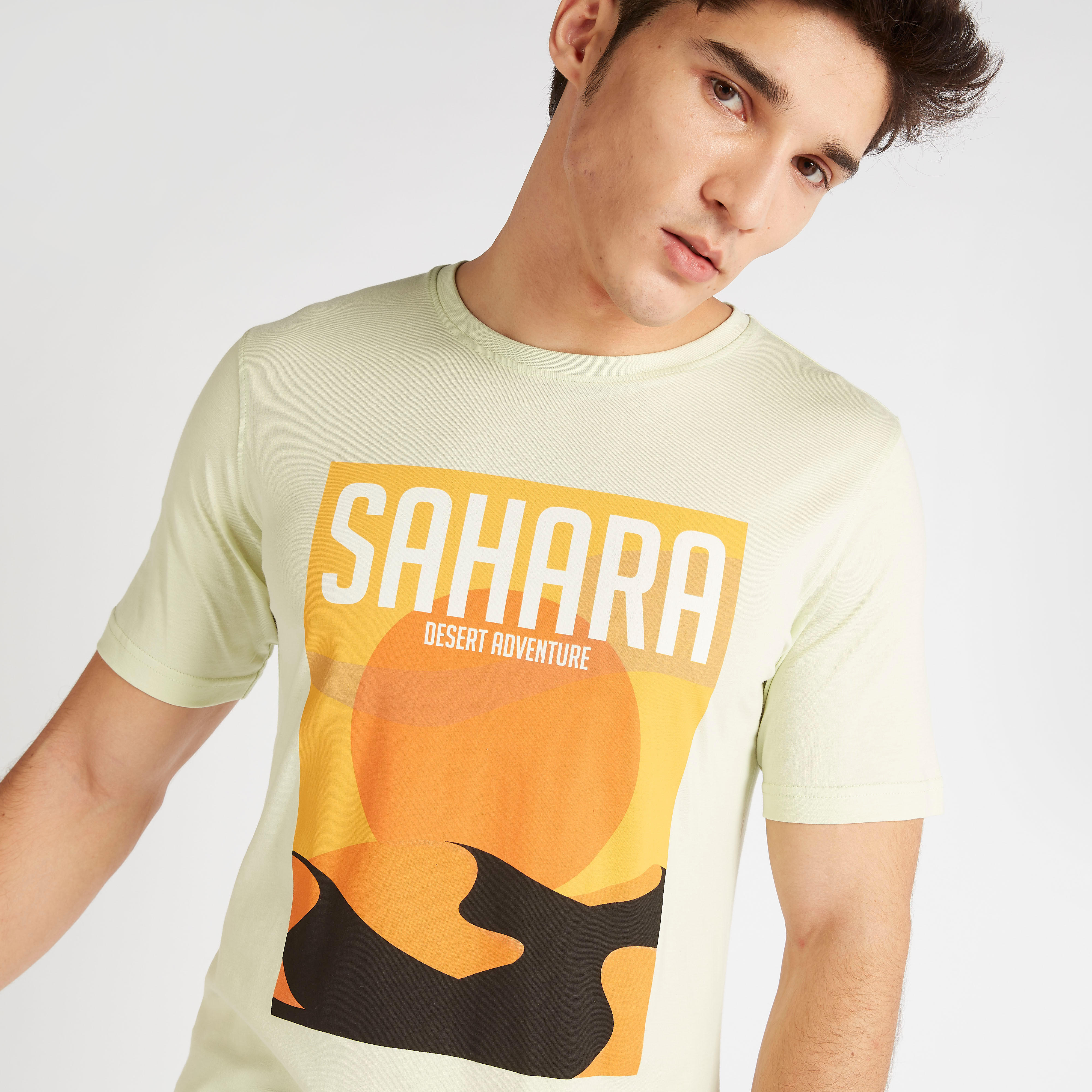 تيشيرت بياقة ضيّقة وأكمام قصيرة وطبعات-men-clothing-tshirtsandpolos-tshirts-image-3