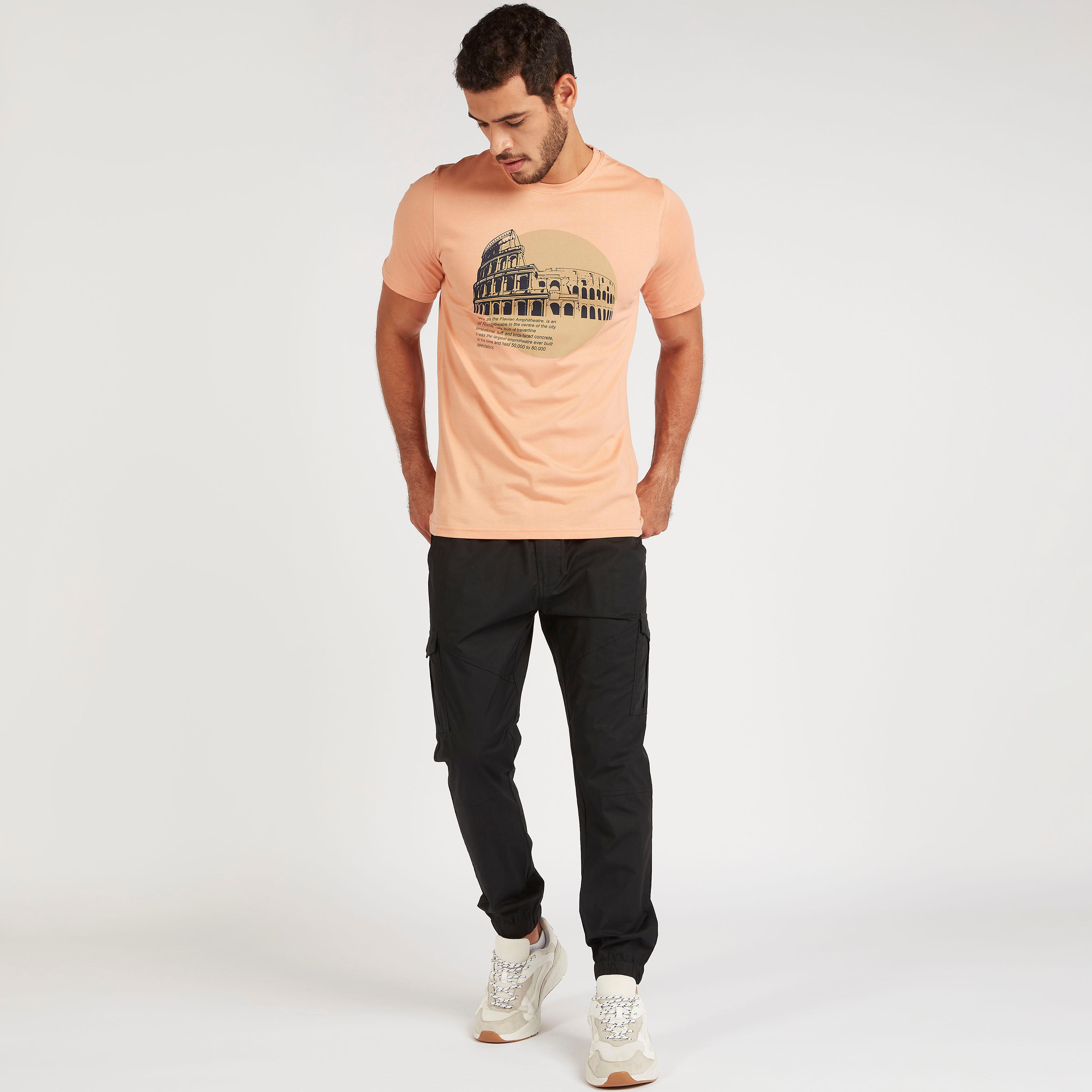 تيشيرت بياقة ضيّقة وأكمام قصيرة وطبعات-men-clothing-tshirtsandpolos-tshirts-image-2