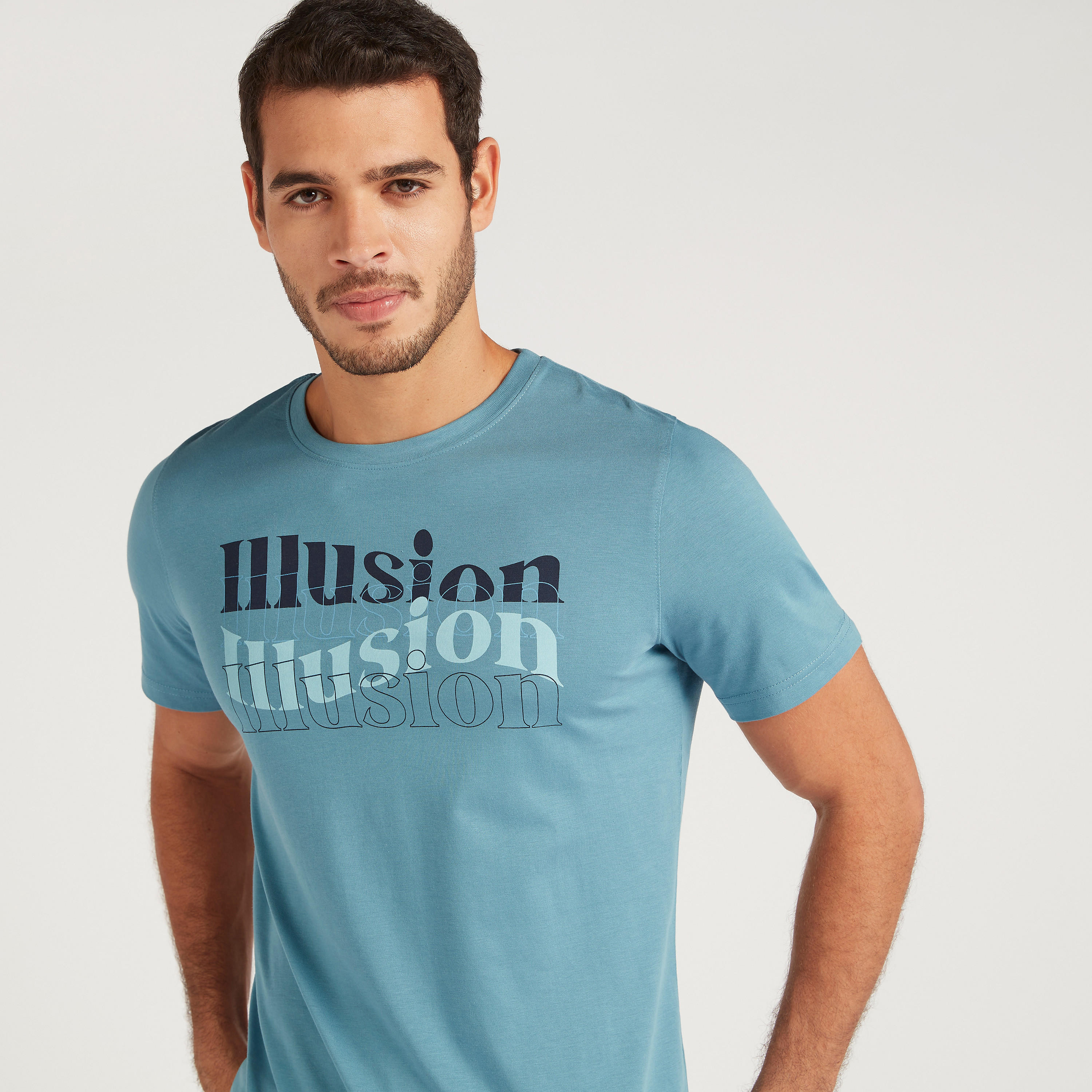 تيشيرت بياقة ضيّقة وأكمام قصيرة وطبعات-men-clothing-tshirtsandpolos-tshirts-image-3
