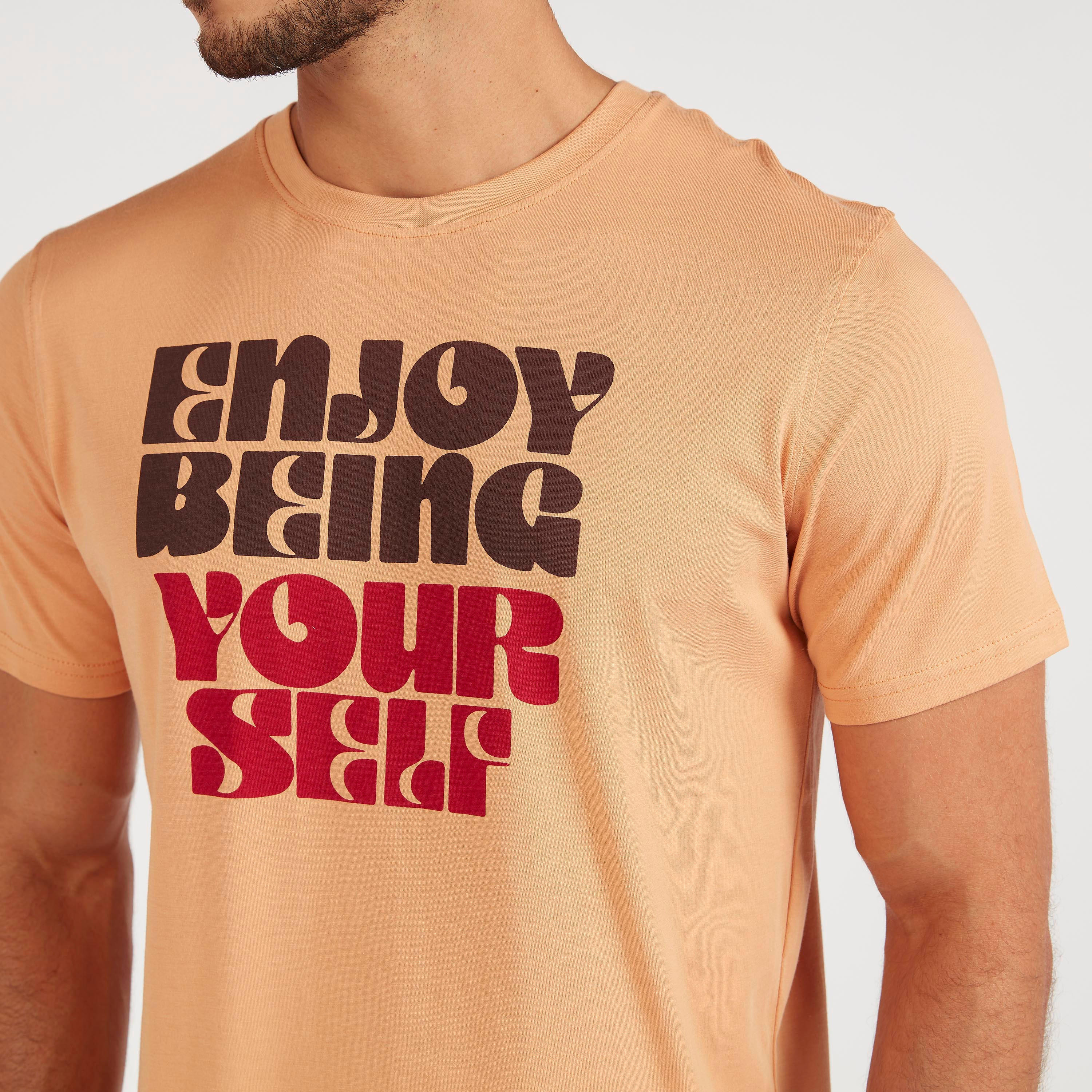 تيشيرت بياقة ضيّقة وأكمام قصيرة وطبعات-men-clothing-tshirtsandpolos-tshirts-image-3