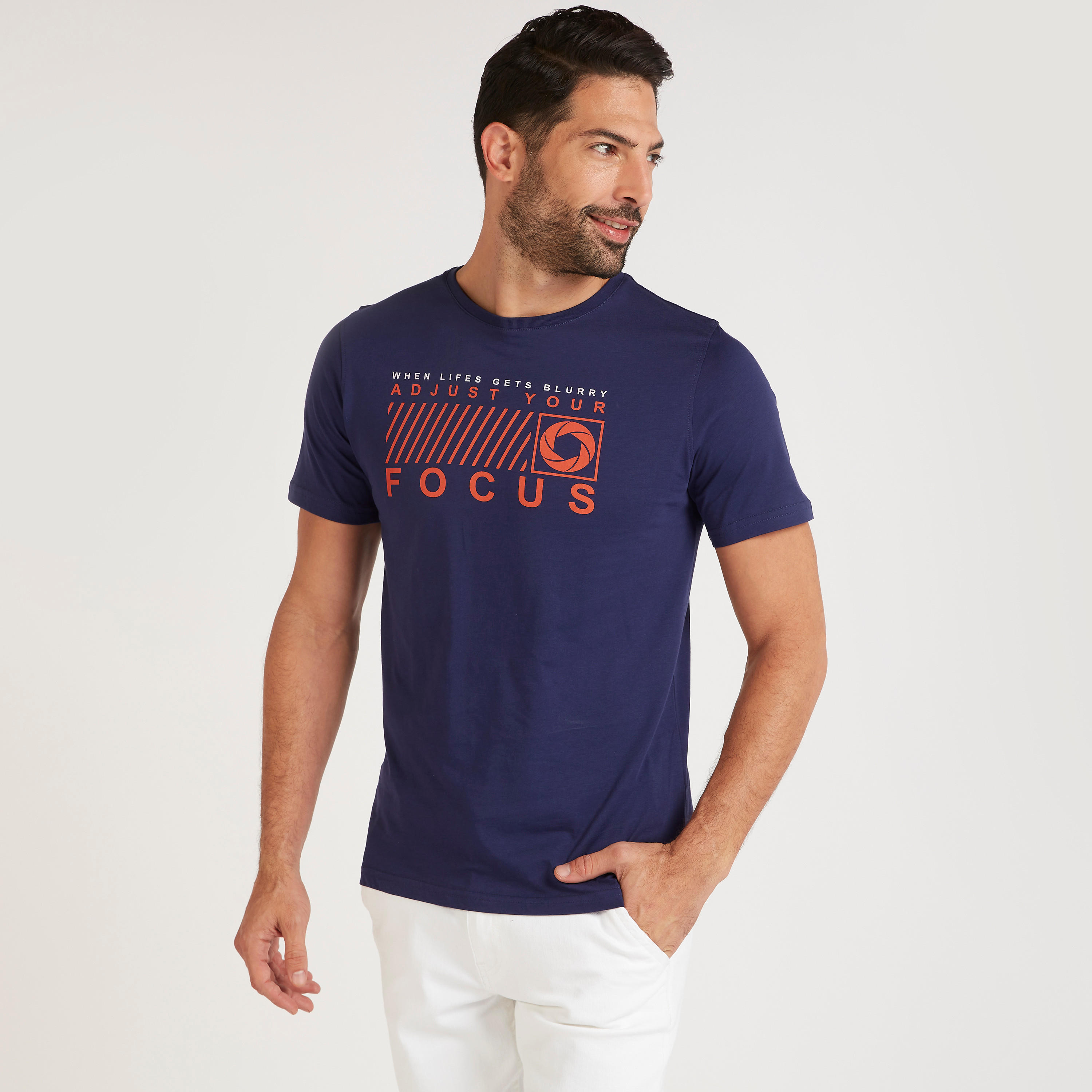 تيشيرت بياقة ضيّقة وأكمام قصيرة وطبعات-men-clothing-tshirtsandpolos-tshirts-image-1