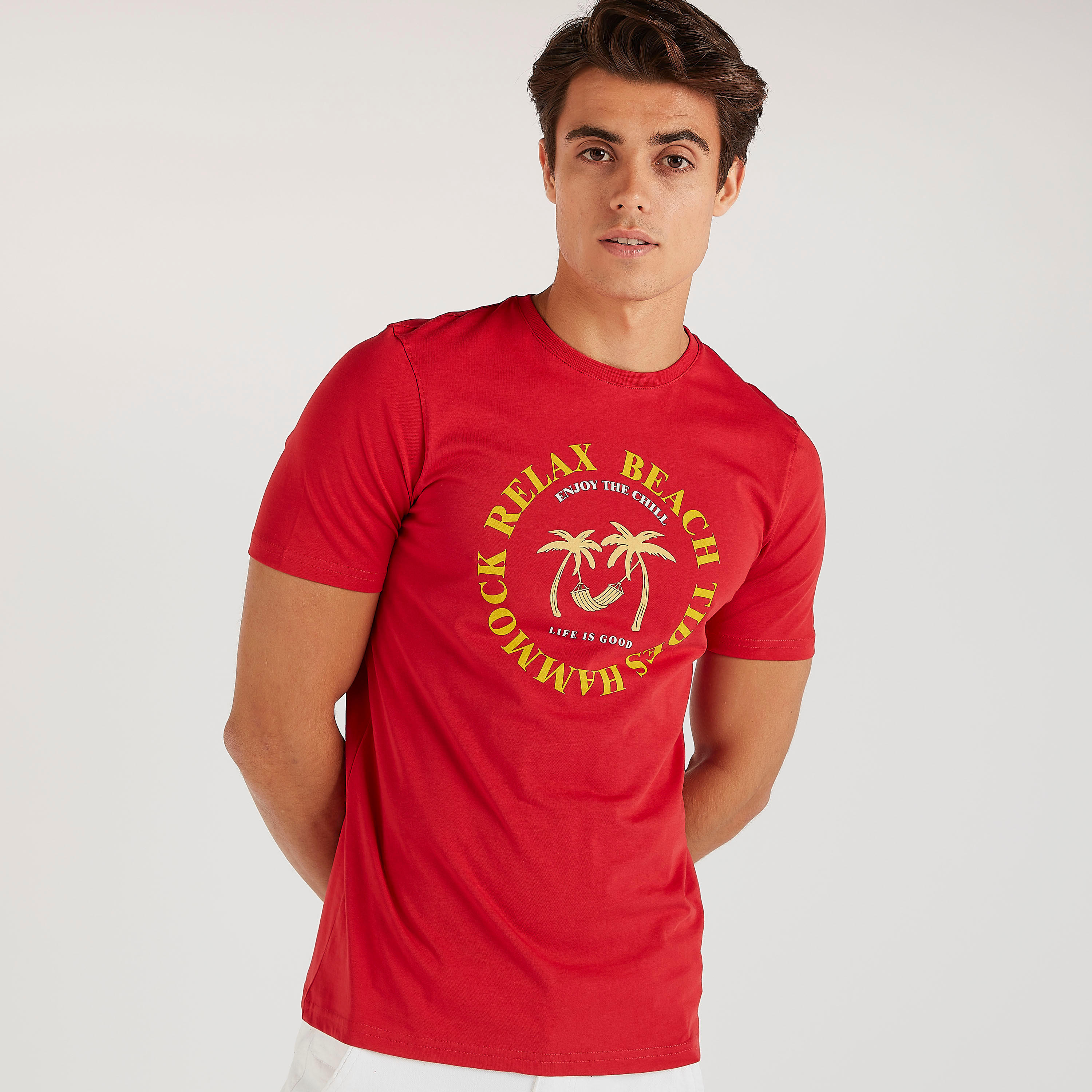 تيشيرت بياقة ضيّقة وأكمام قصيرة وطبعات-men-clothing-tshirtsandpolos-tshirts-image-1