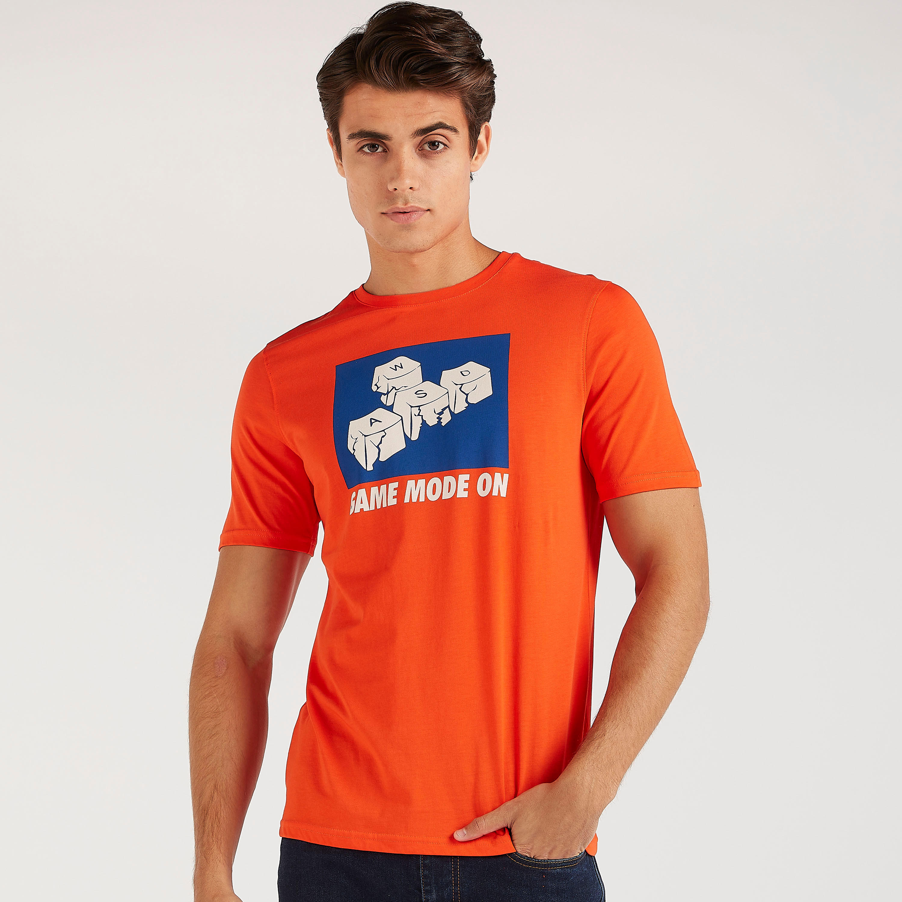 تيشيرت بياقة ضيّقة وأكمام قصيرة وطبعات-men-clothing-tshirtsandpolos-tshirts-image-5