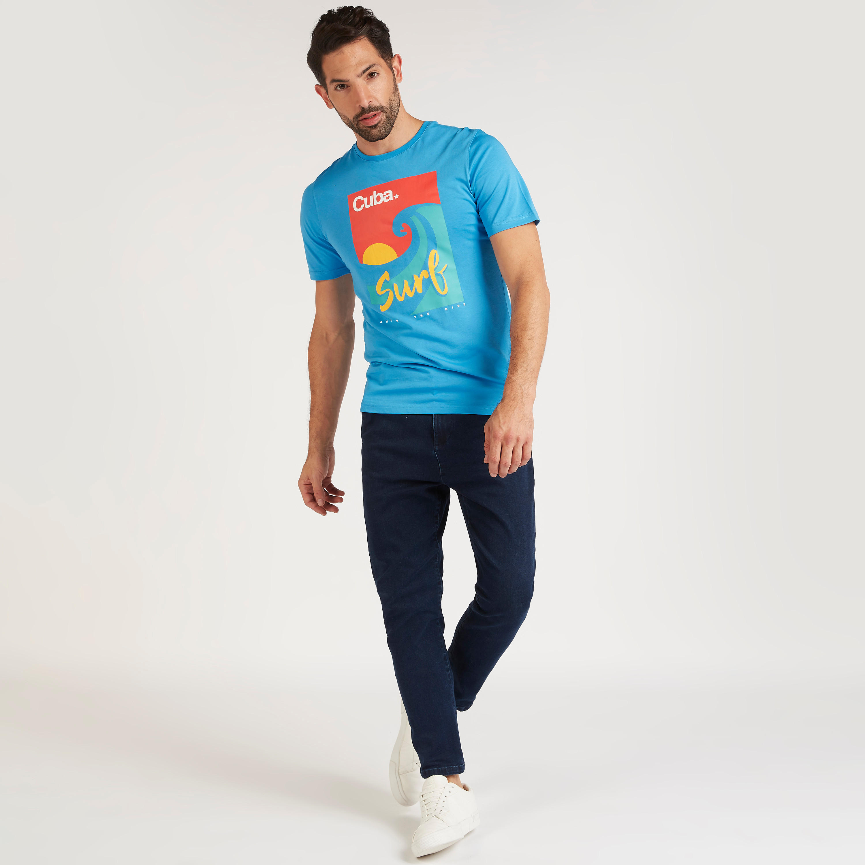 تيشيرت بياقة ضيّقة وأكمام قصيرة وطبعات-men-clothing-tshirtsandpolos-tshirts-image-2