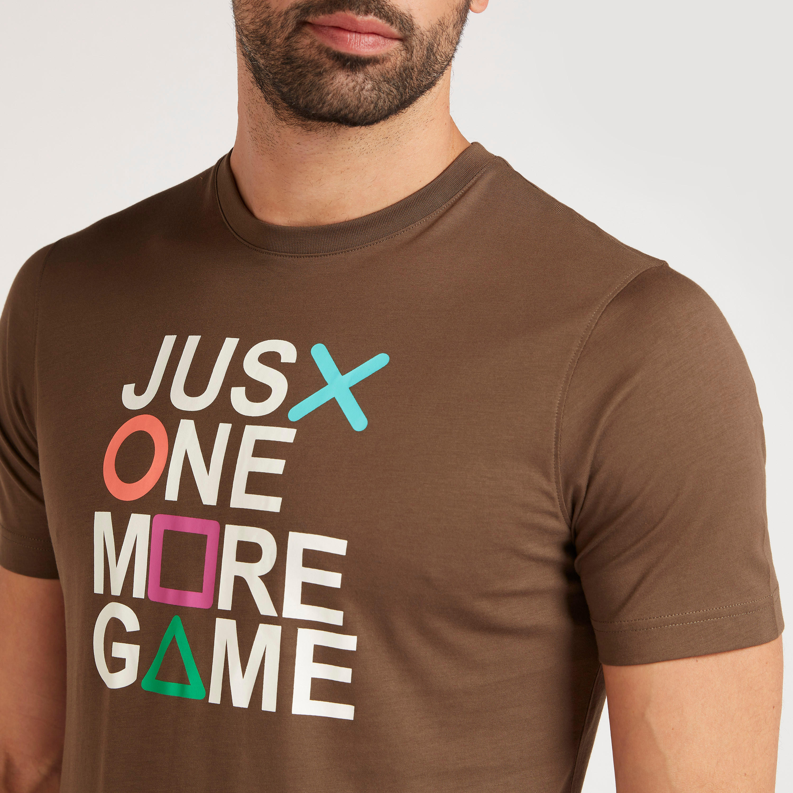 تيشيرت بياقة ضيّقة وأكمام قصيرة وطبعات-men-clothing-tshirtsandpolos-tshirts-image-3