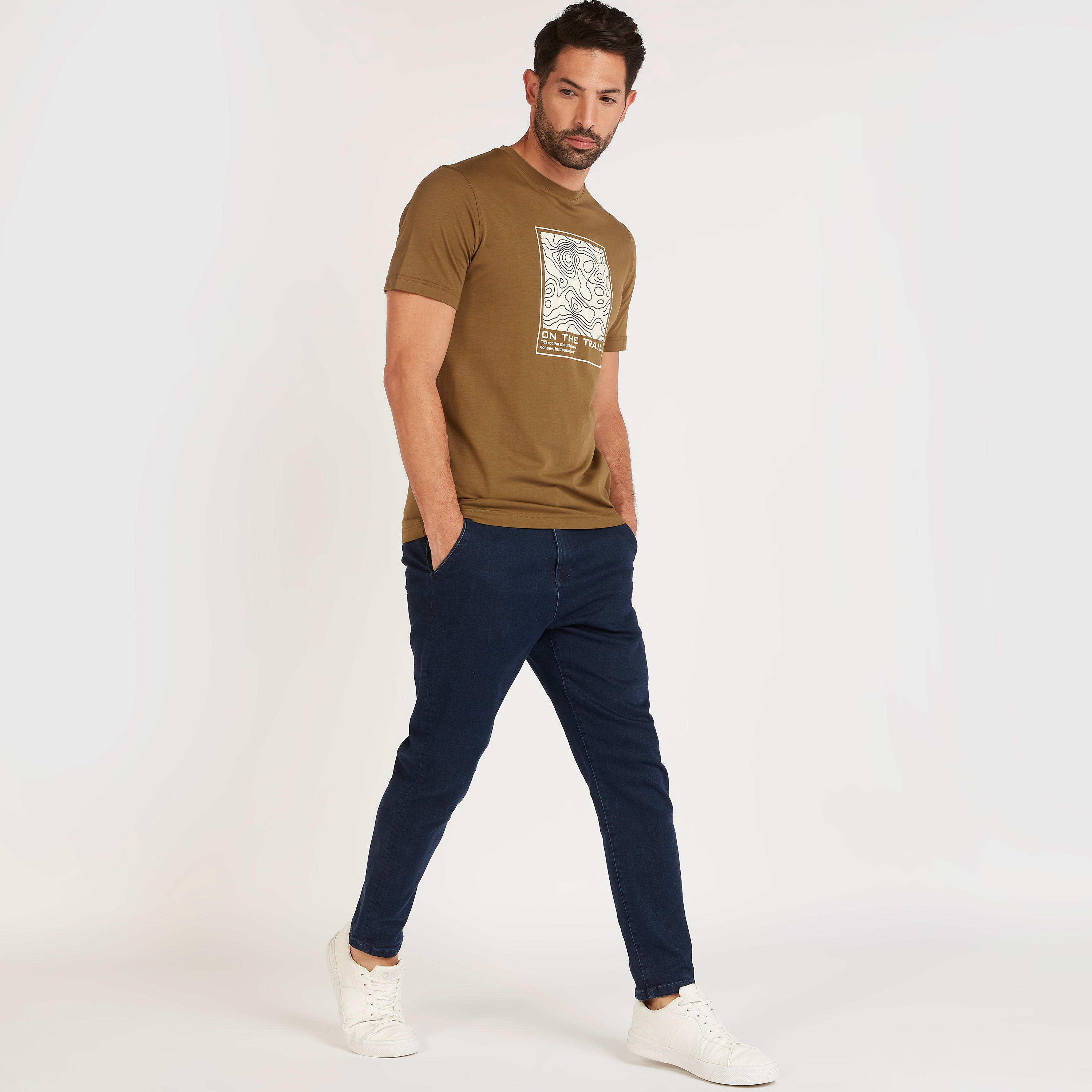 تيشيرت بياقة ضيّقة وأكمام قصيرة وطبعات-men-clothing-tshirtsandpolos-tshirts-image-2