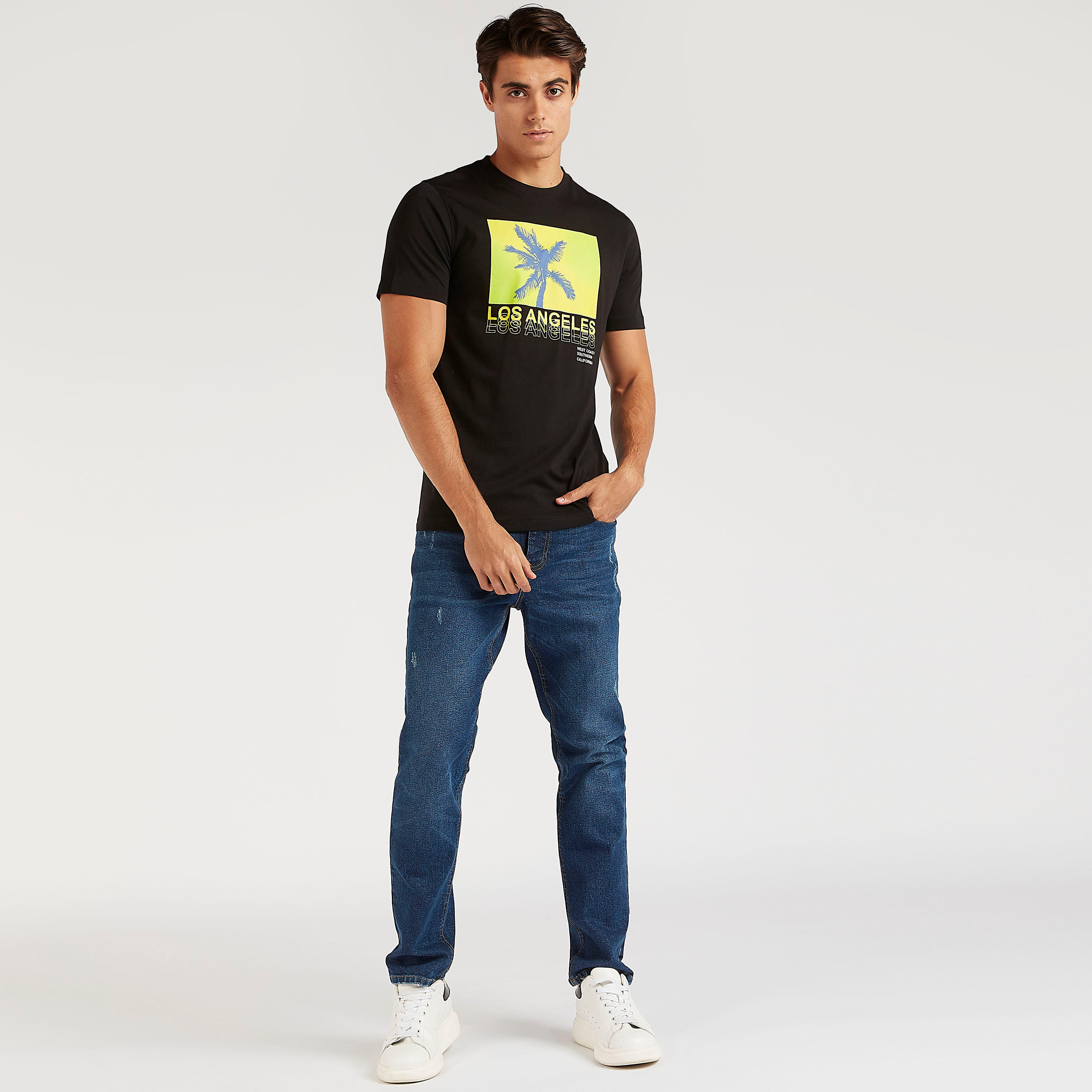 تيشيرت بياقة ضيّقة وأكمام قصيرة وطبعات-men-clothing-tshirtsandpolos-tshirts-image-3