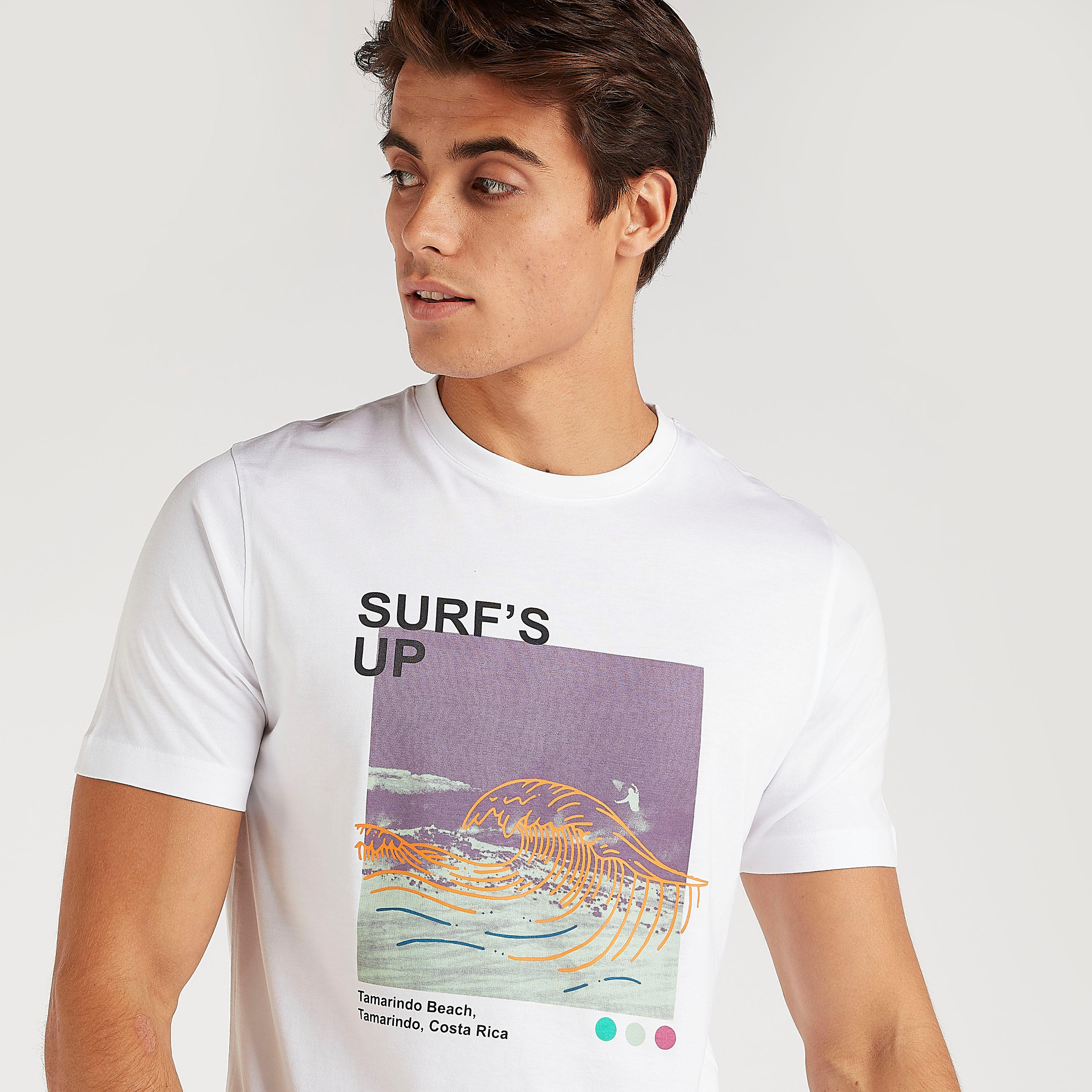 تيشيرت بياقة ضيّقة وأكمام قصيرة وطبعات-men-clothing-tshirtsandpolos-tshirts-image-2
