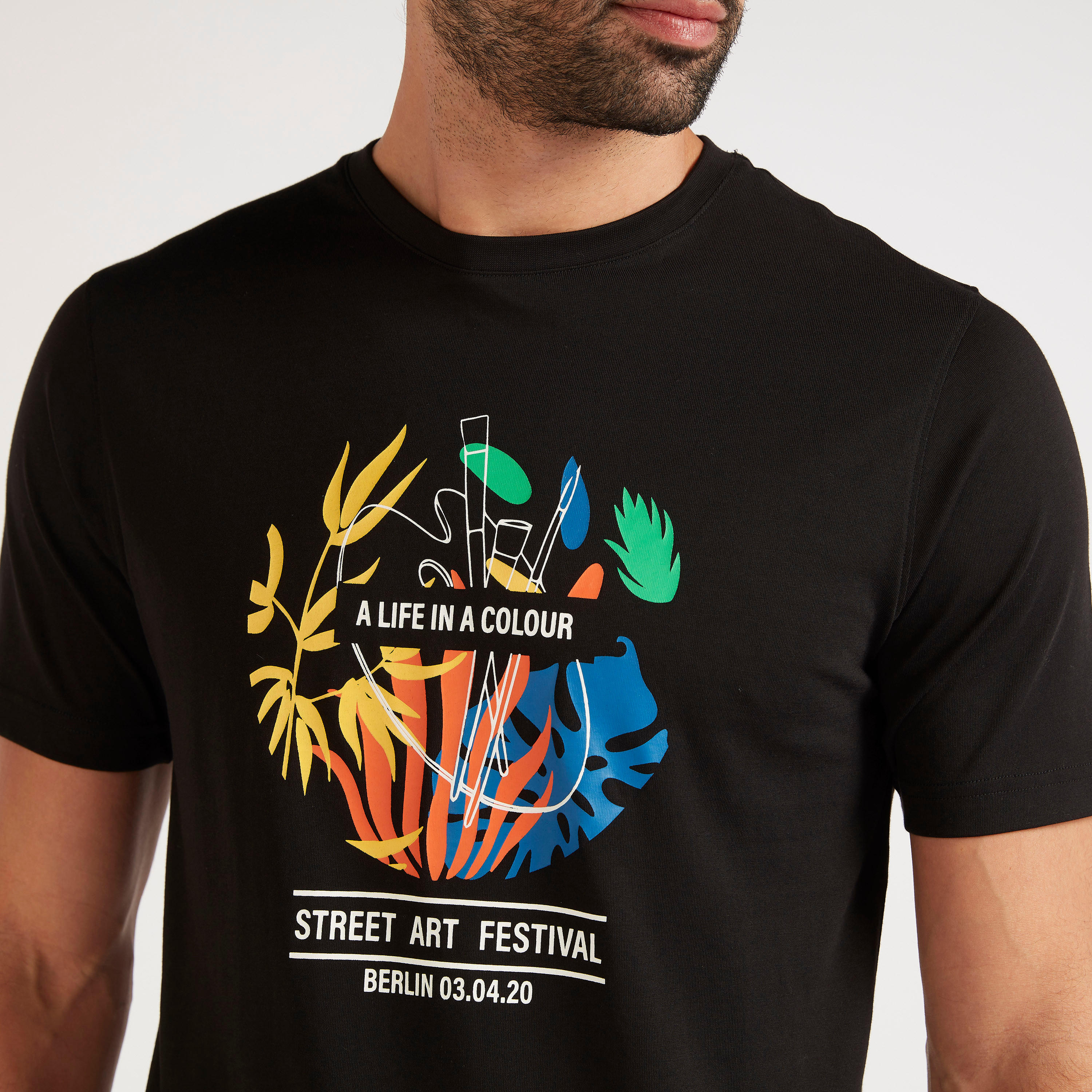 تيشيرت بياقة ضيّقة وأكمام قصيرة وطبعات-men-clothing-tshirtsandpolos-tshirts-image-3