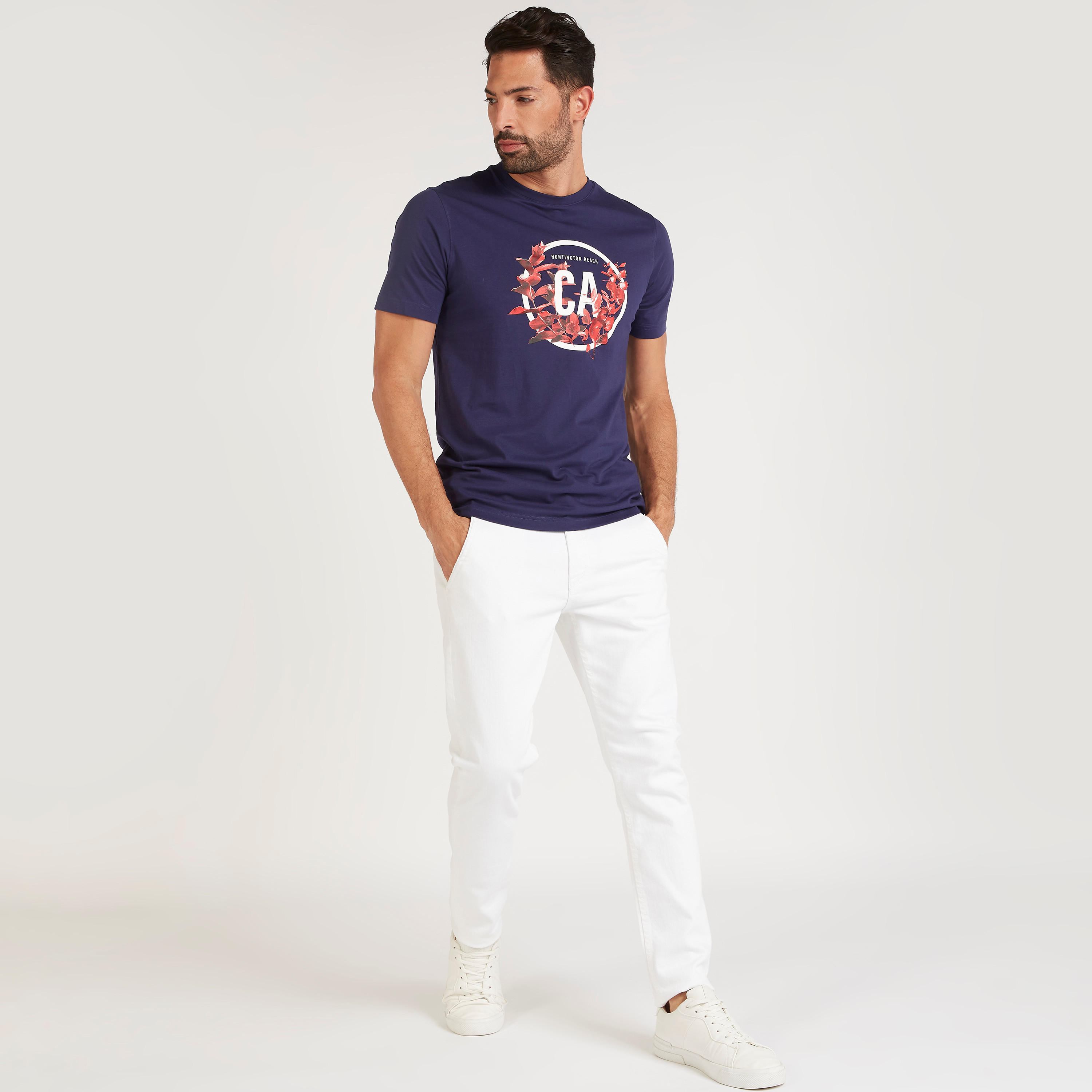 تيشيرت بياقة ضيّقة وأكمام قصيرة وطبعات-men-clothing-tshirtsandpolos-tshirts-image-2