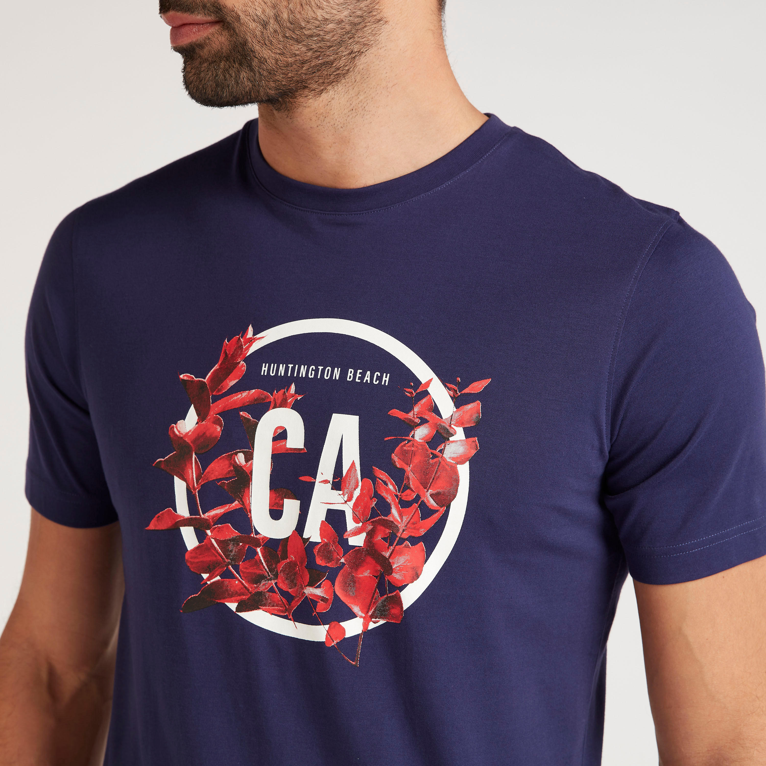 تيشيرت بياقة ضيّقة وأكمام قصيرة وطبعات-men-clothing-tshirtsandpolos-tshirts-image-3