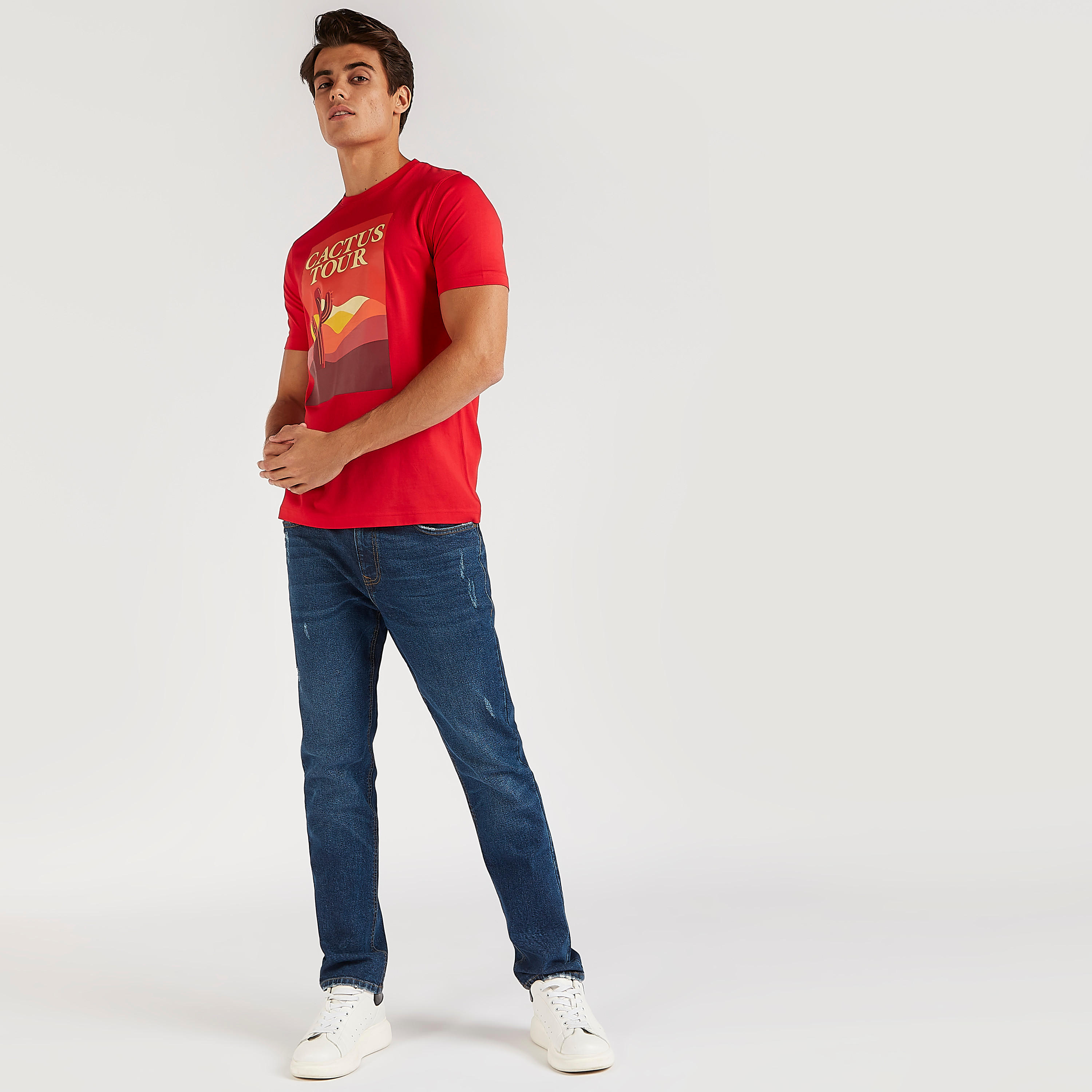 تيشيرت بياقة ضيّقة وأكمام قصيرة وطبعات-men-clothing-tshirtsandpolos-tshirts-image-2
