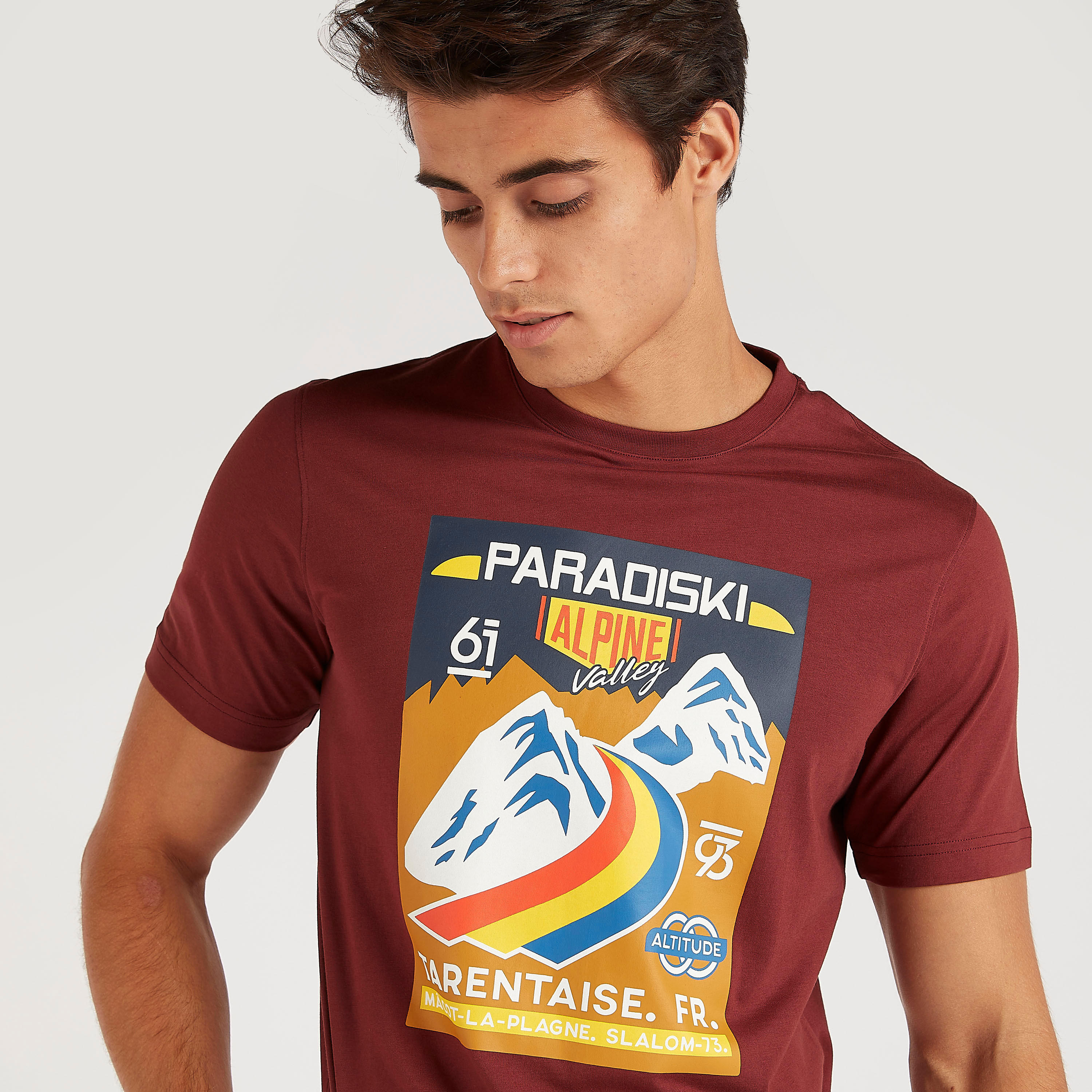 تيشيرت بياقة ضيّقة وأكمام قصيرة وطبعات-men-clothing-tshirtsandpolos-tshirts-image-2