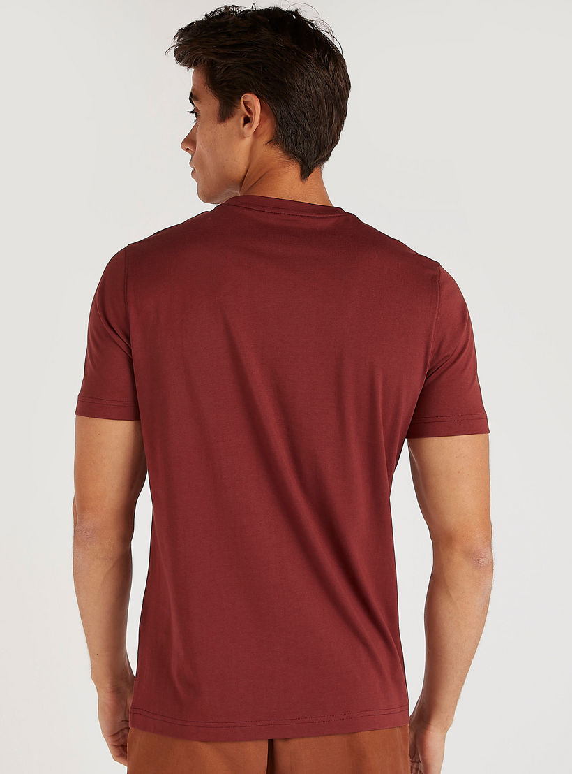تيشيرت بياقة ضيّقة وأكمام قصيرة وطبعات-men-clothing-tshirtsandpolos-tshirts-image-1
