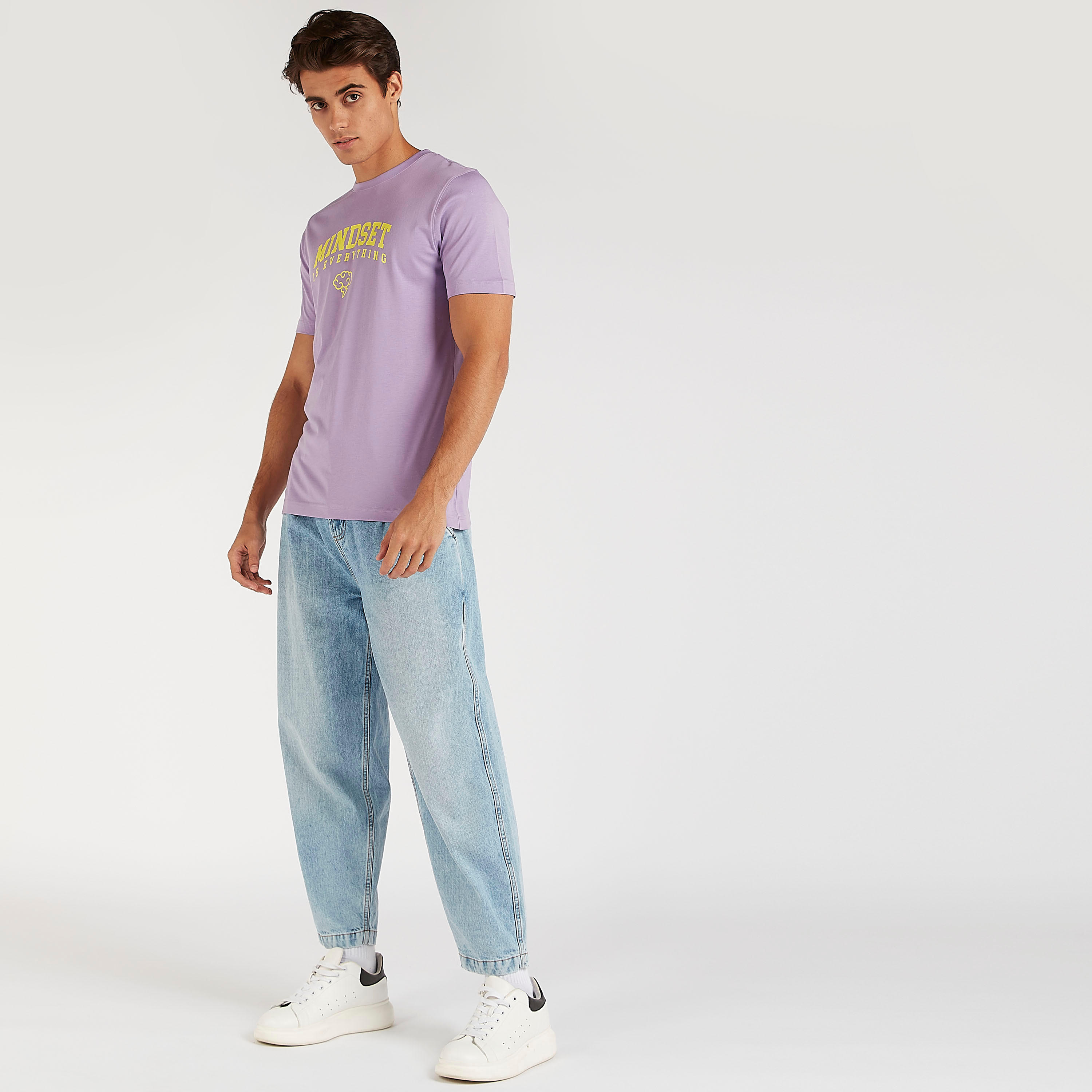 تيشيرت بياقة ضيّقة وأكمام قصيرة وطبعات-men-clothing-tshirtsandpolos-tshirts-image-2