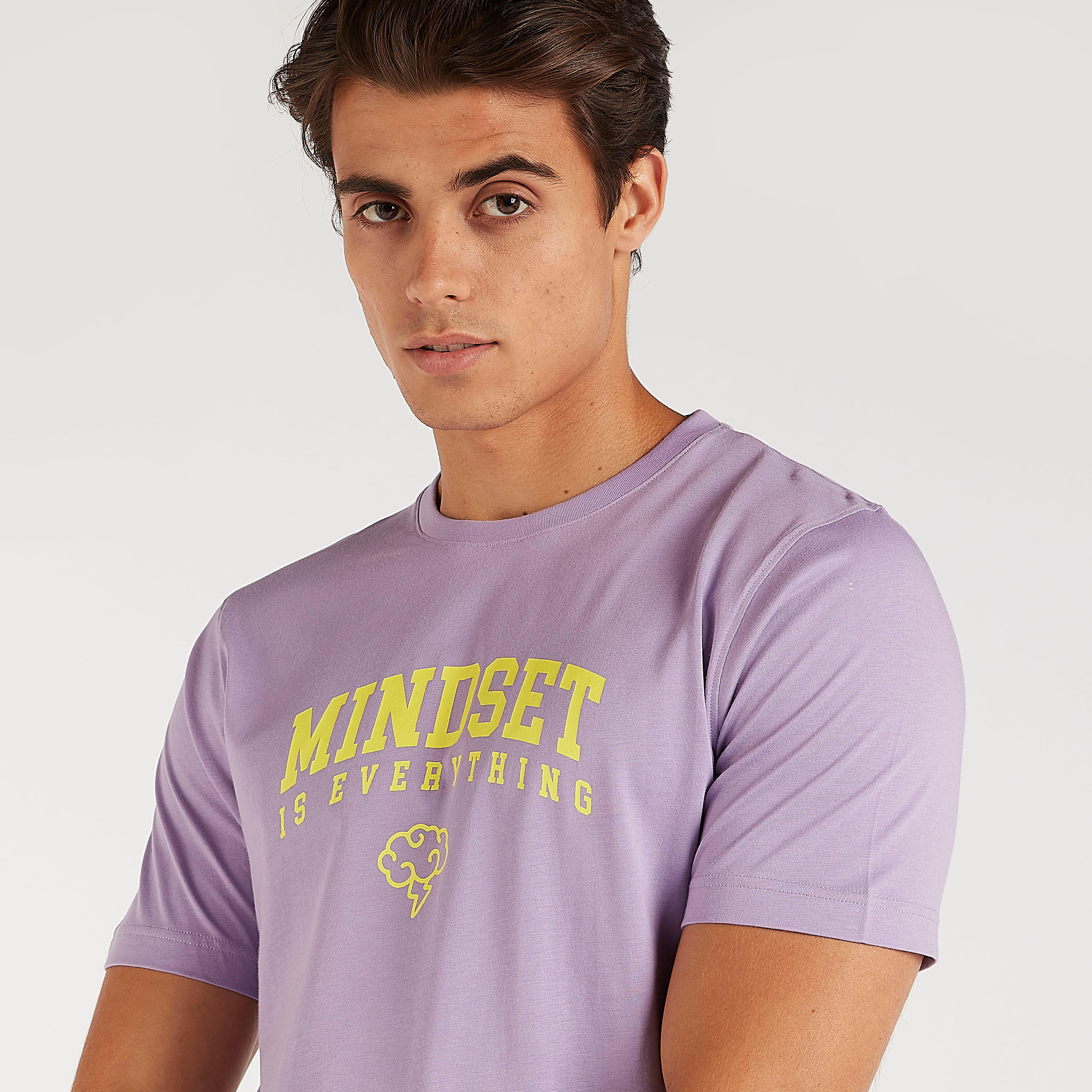 تيشيرت بياقة ضيّقة وأكمام قصيرة وطبعات-men-clothing-tshirtsandpolos-tshirts-image-3