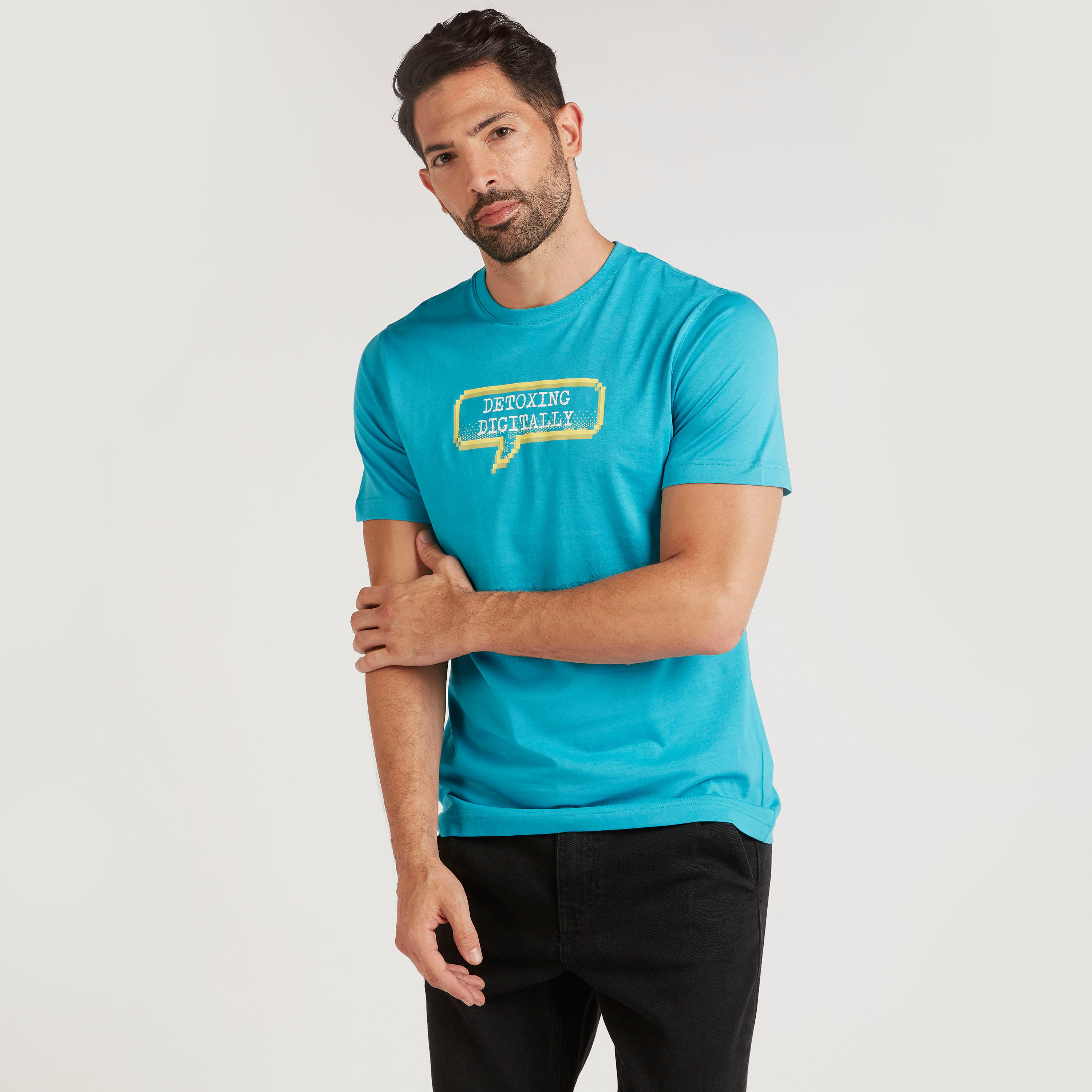 تيشيرت بياقة ضيّقة وأكمام قصيرة وطبعات-men-clothing-tshirtsandpolos-tshirts-image-4