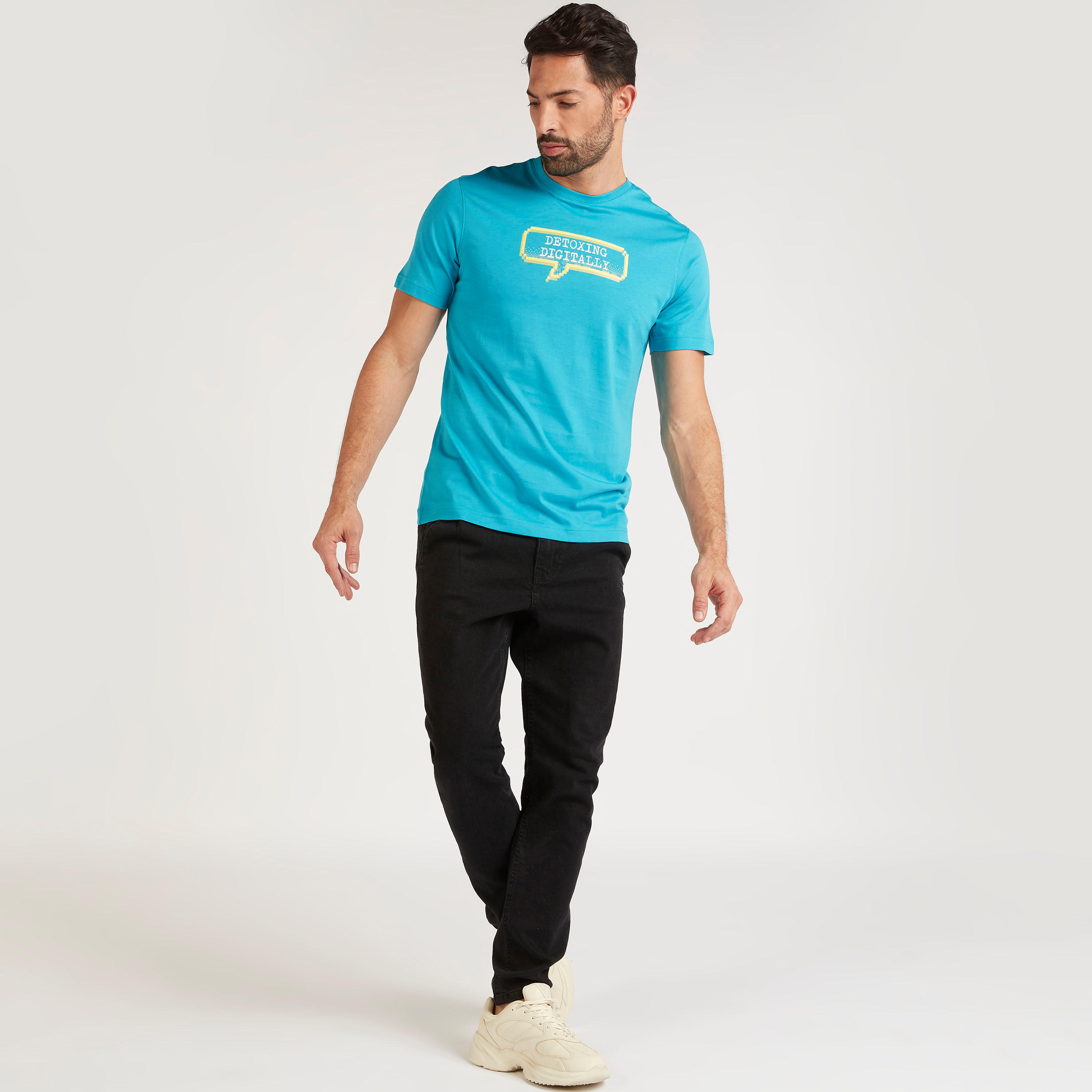 تيشيرت بياقة ضيّقة وأكمام قصيرة وطبعات-men-clothing-tshirtsandpolos-tshirts-image-3