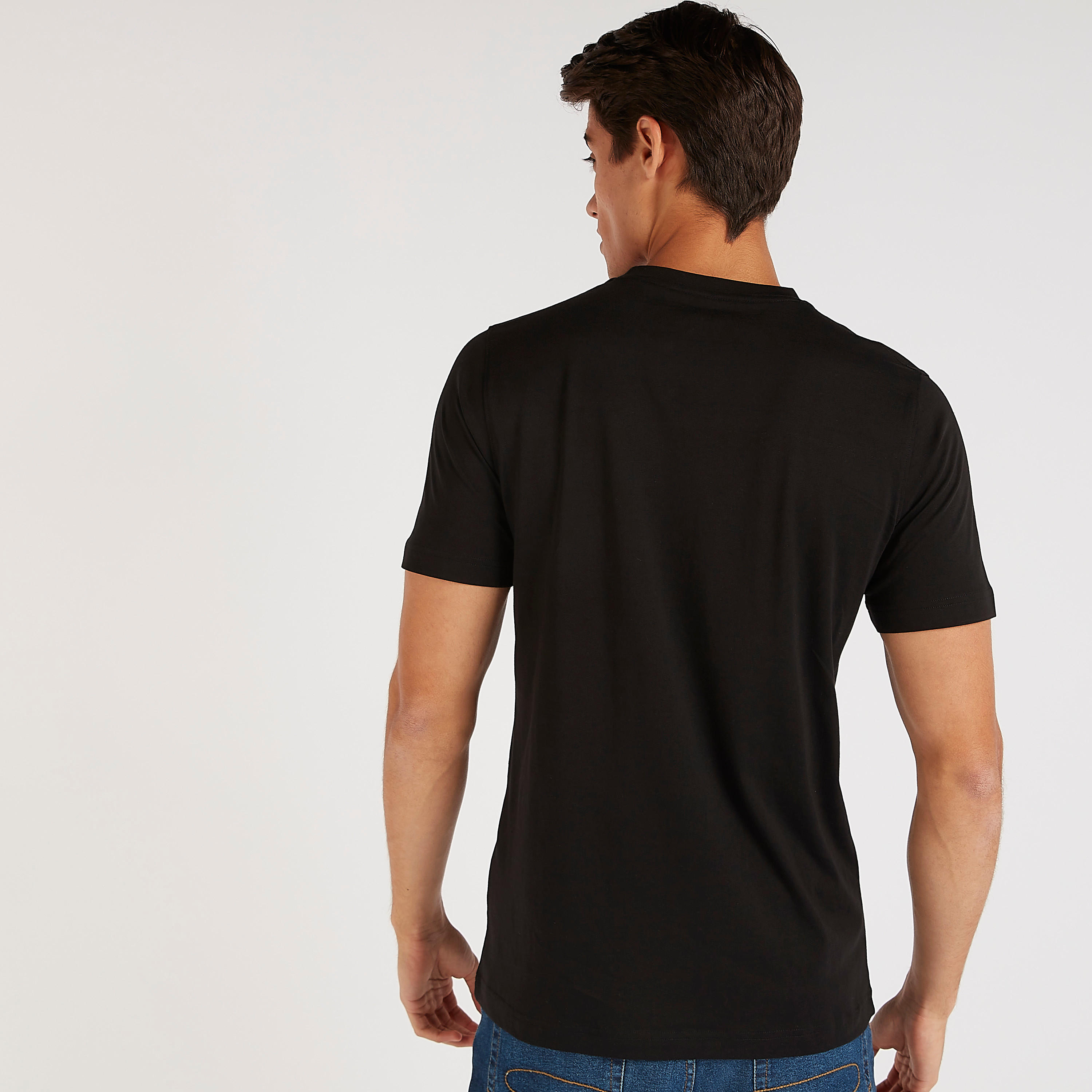تيشيرت بياقة ضيّقة وأكمام قصيرة وطبعات-men-clothing-tshirtsandpolos-tshirts-image-4