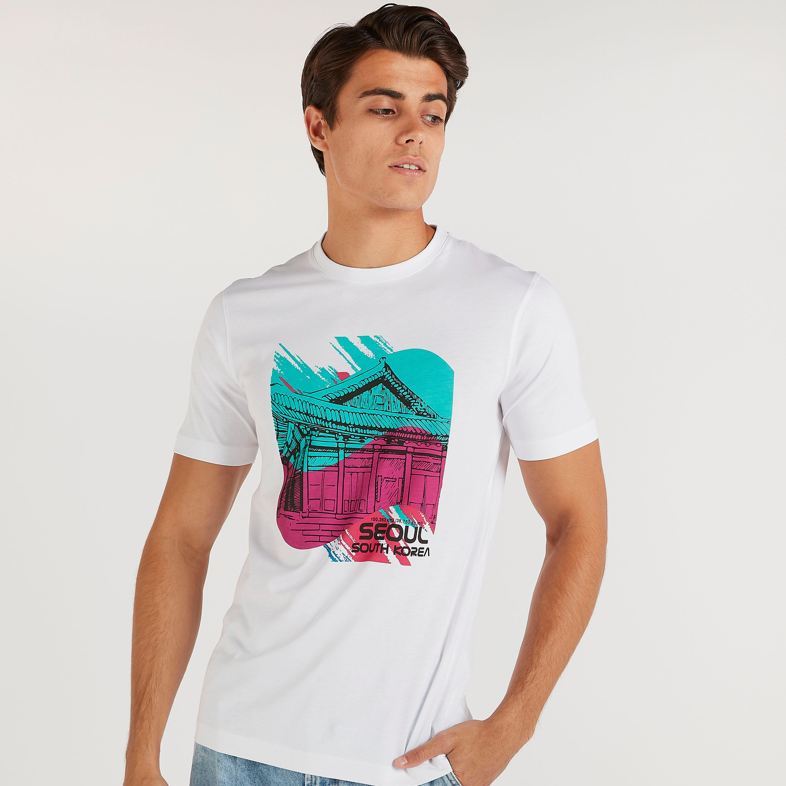 تيشيرت بياقة ضيّقة وأكمام قصيرة وطبعات-men-clothing-tshirtsandpolos-tshirts-image-1