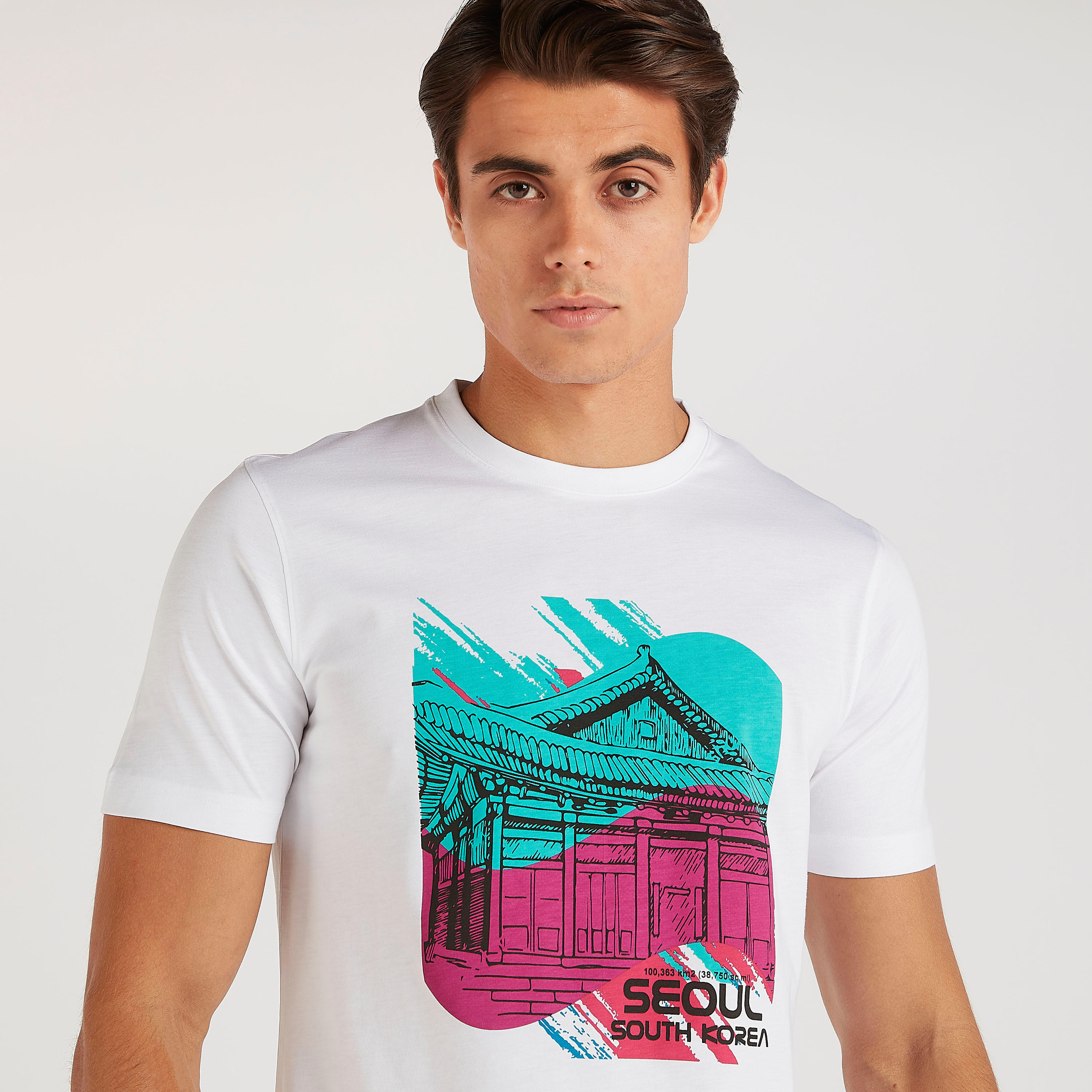 تيشيرت بياقة ضيّقة وأكمام قصيرة وطبعات-men-clothing-tshirtsandpolos-tshirts-image-3