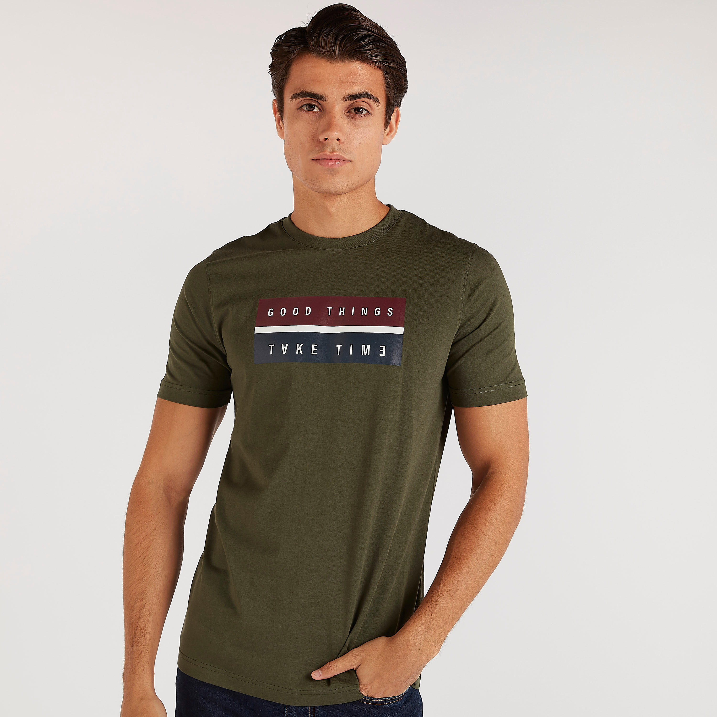 تيشيرت بياقة ضيّقة وأكمام قصيرة وطبعات-men-clothing-tshirtsandpolos-tshirts-image-5