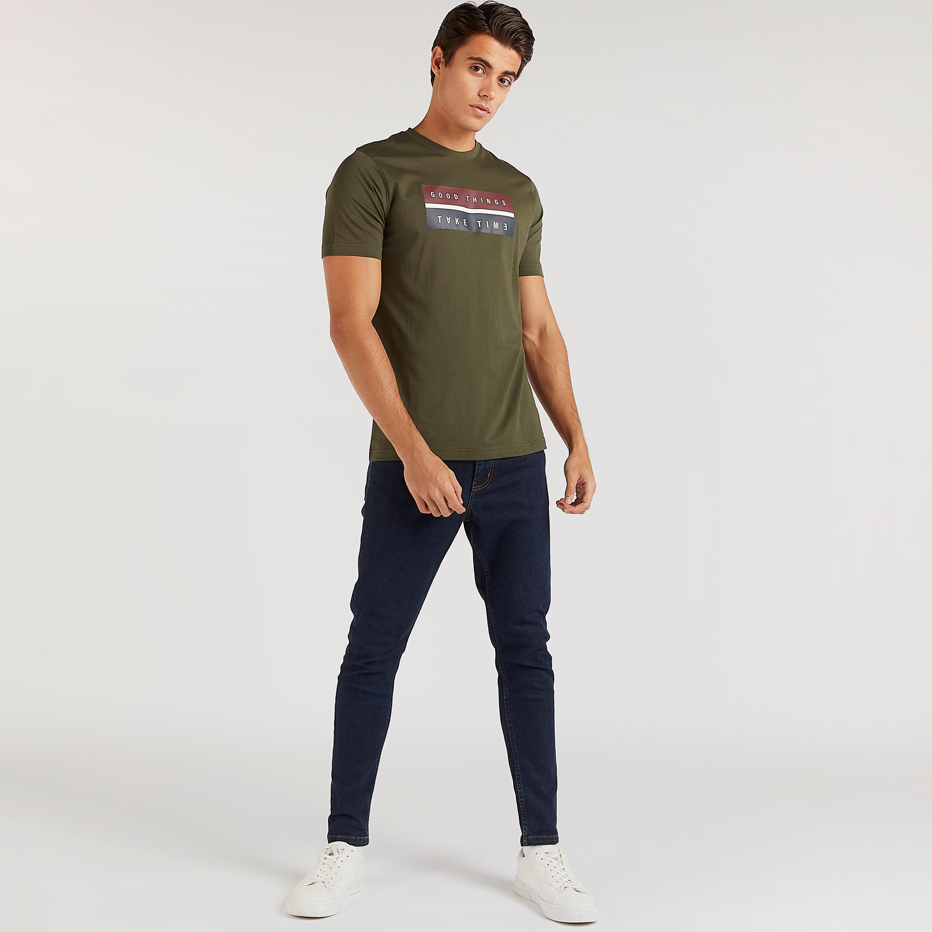 تيشيرت بياقة ضيّقة وأكمام قصيرة وطبعات-men-clothing-tshirtsandpolos-tshirts-image-4
