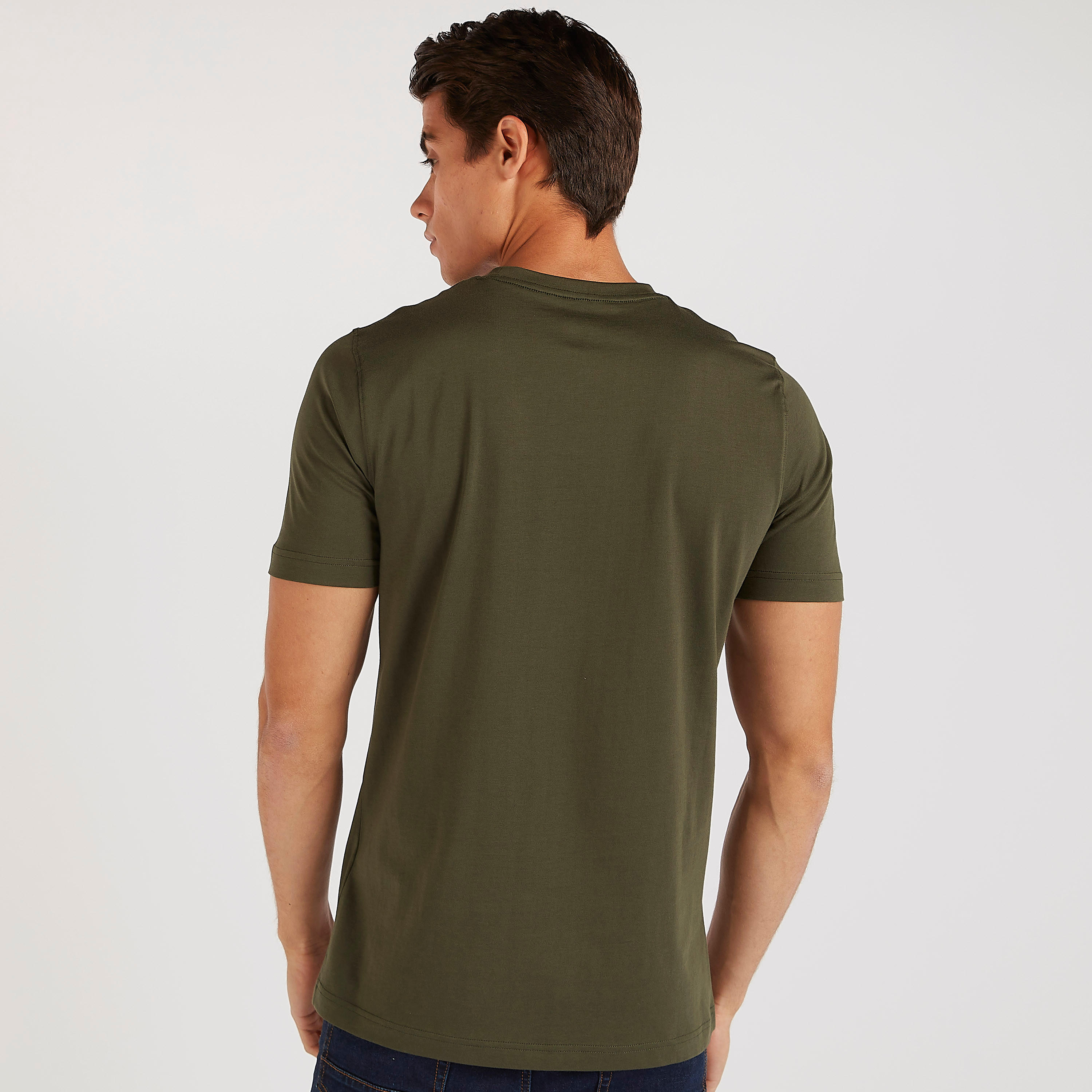 تيشيرت بياقة ضيّقة وأكمام قصيرة وطبعات-men-clothing-tshirtsandpolos-tshirts-image-2