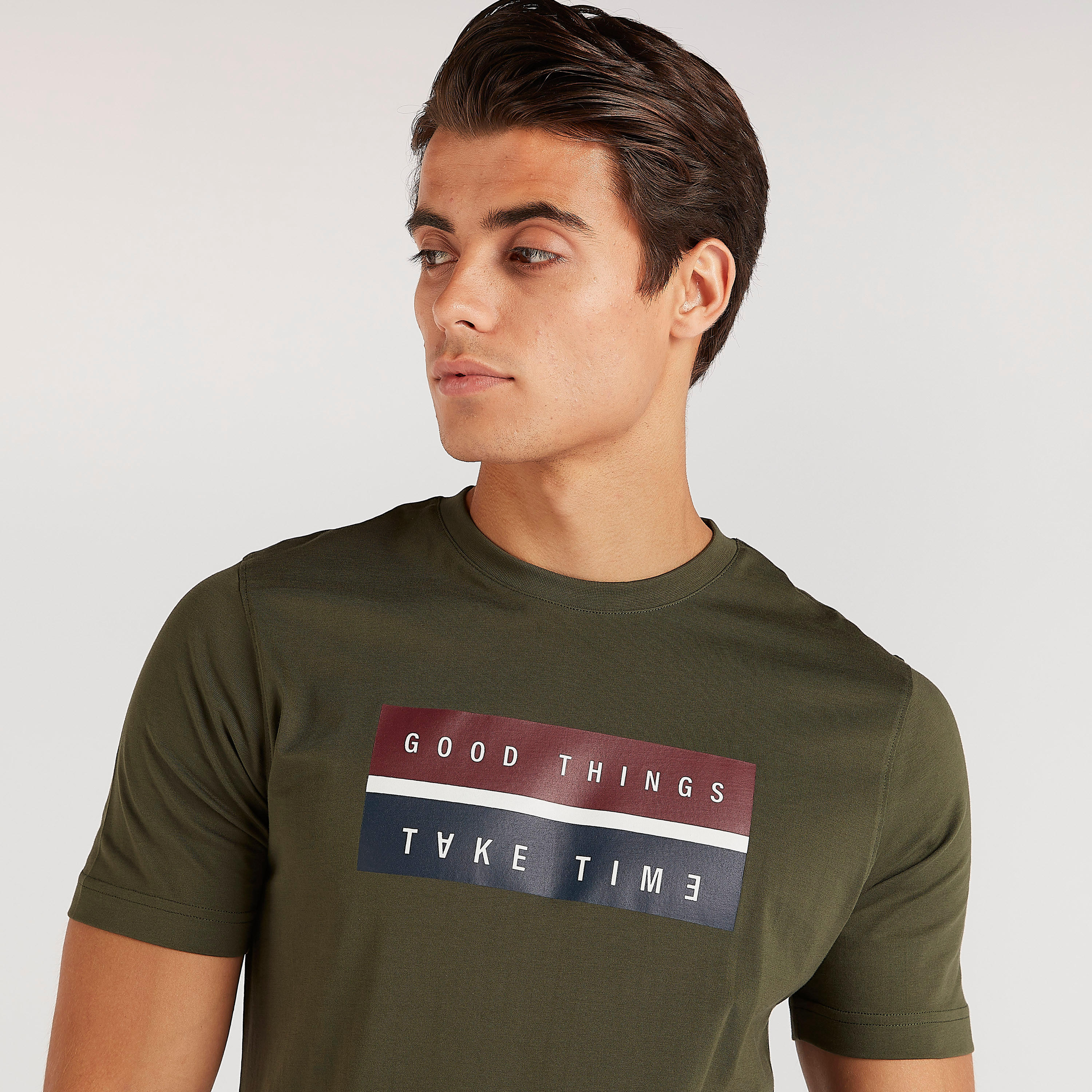 تيشيرت بياقة ضيّقة وأكمام قصيرة وطبعات-men-clothing-tshirtsandpolos-tshirts-image-1