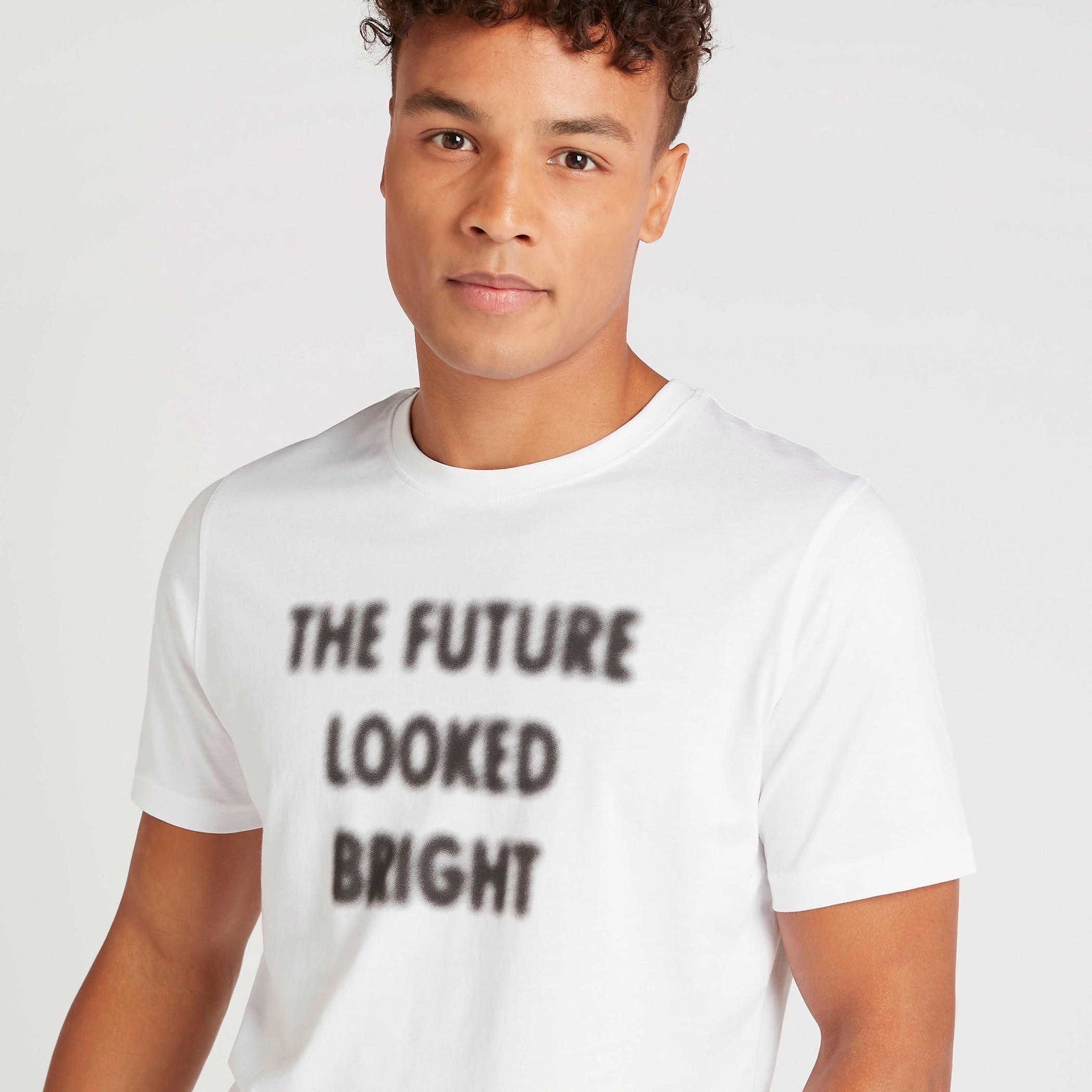 تيشيرت بياقة ضيّقة وأكمام قصيرة وطبعات-men-clothing-tshirtsandpolos-tshirts-image-3