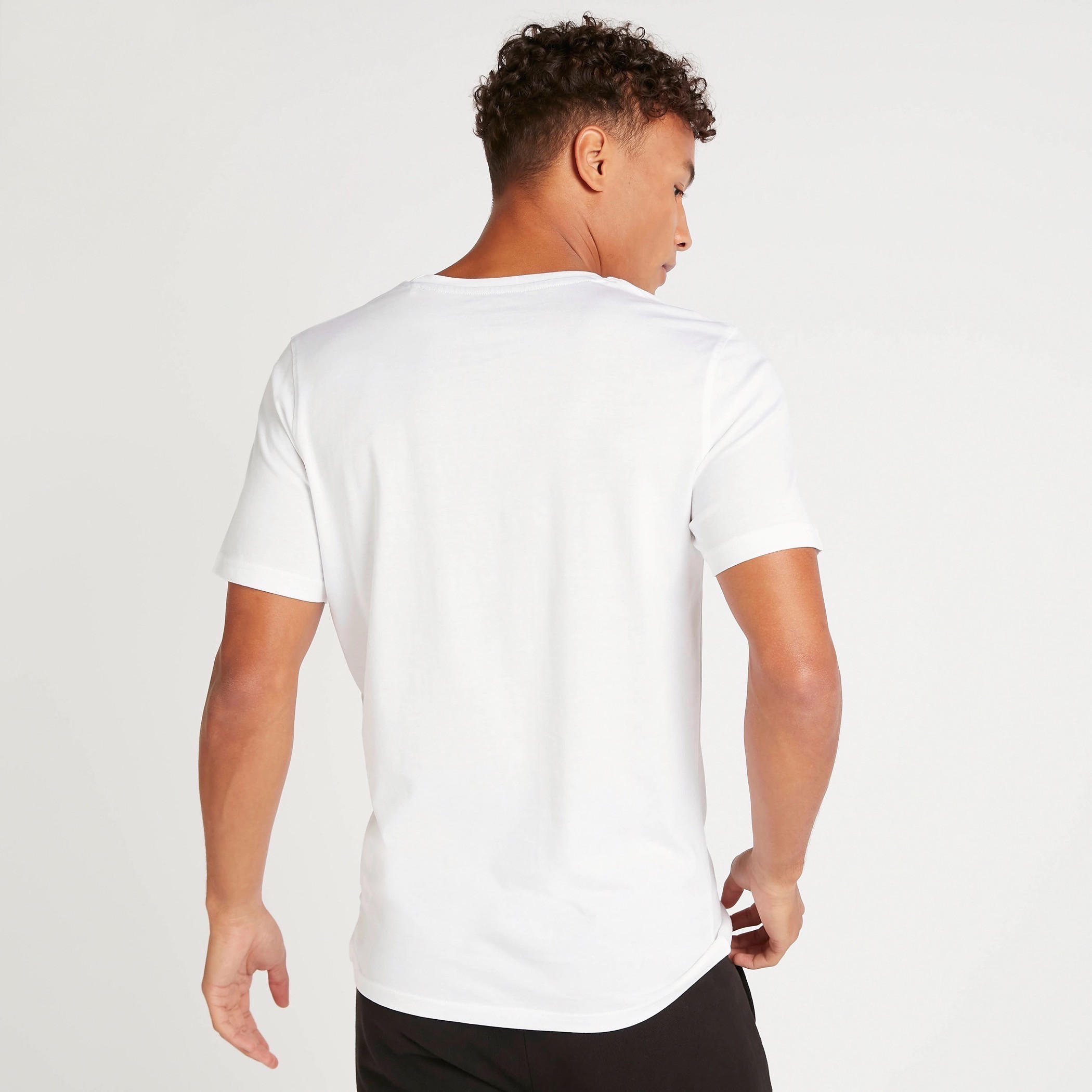 تيشيرت بياقة ضيّقة وأكمام قصيرة وطبعات-men-clothing-tshirtsandpolos-tshirts-image-4