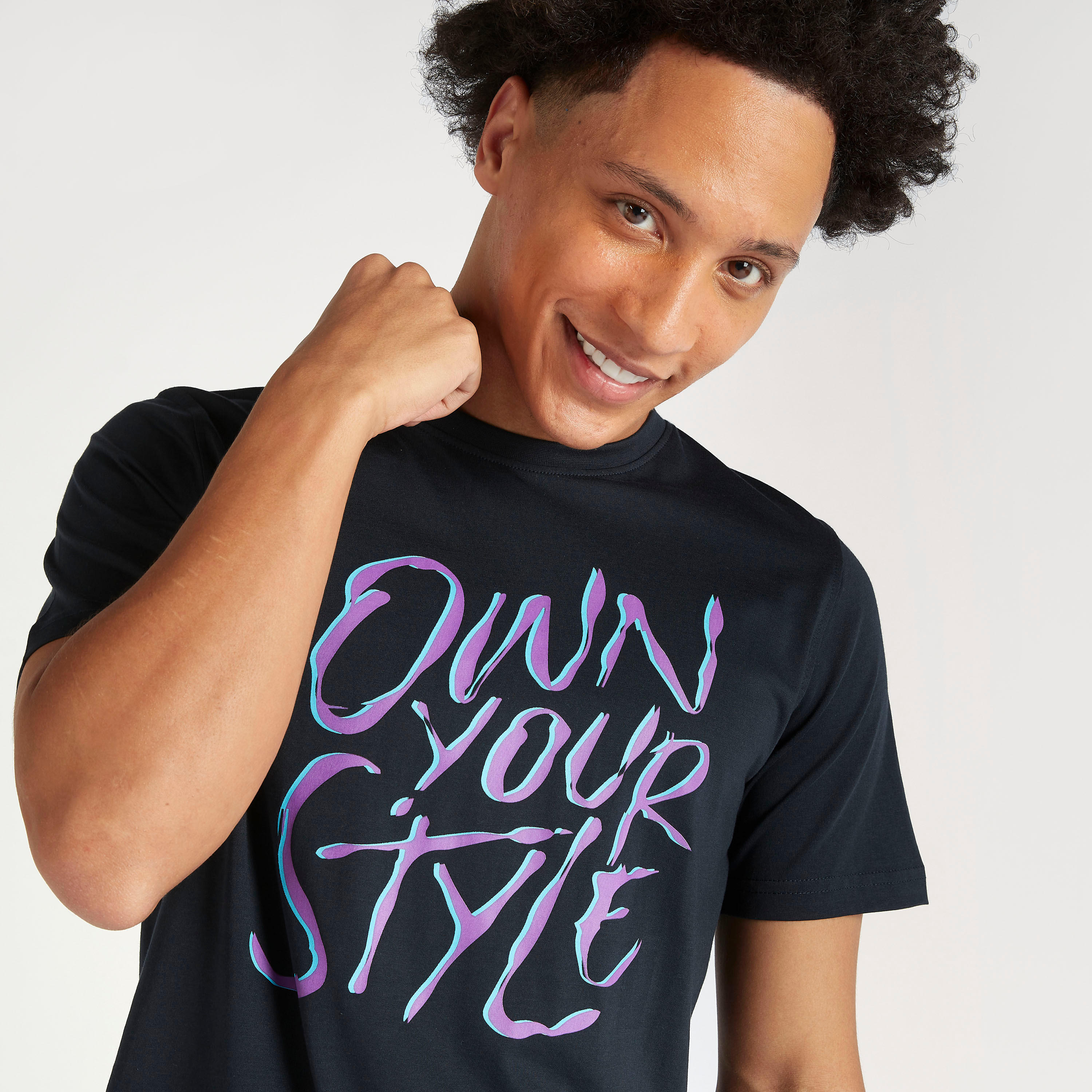 تيشيرت بياقة ضيّقة وأكمام قصيرة وطبعات-men-clothing-tshirtsandpolos-tshirts-image-3